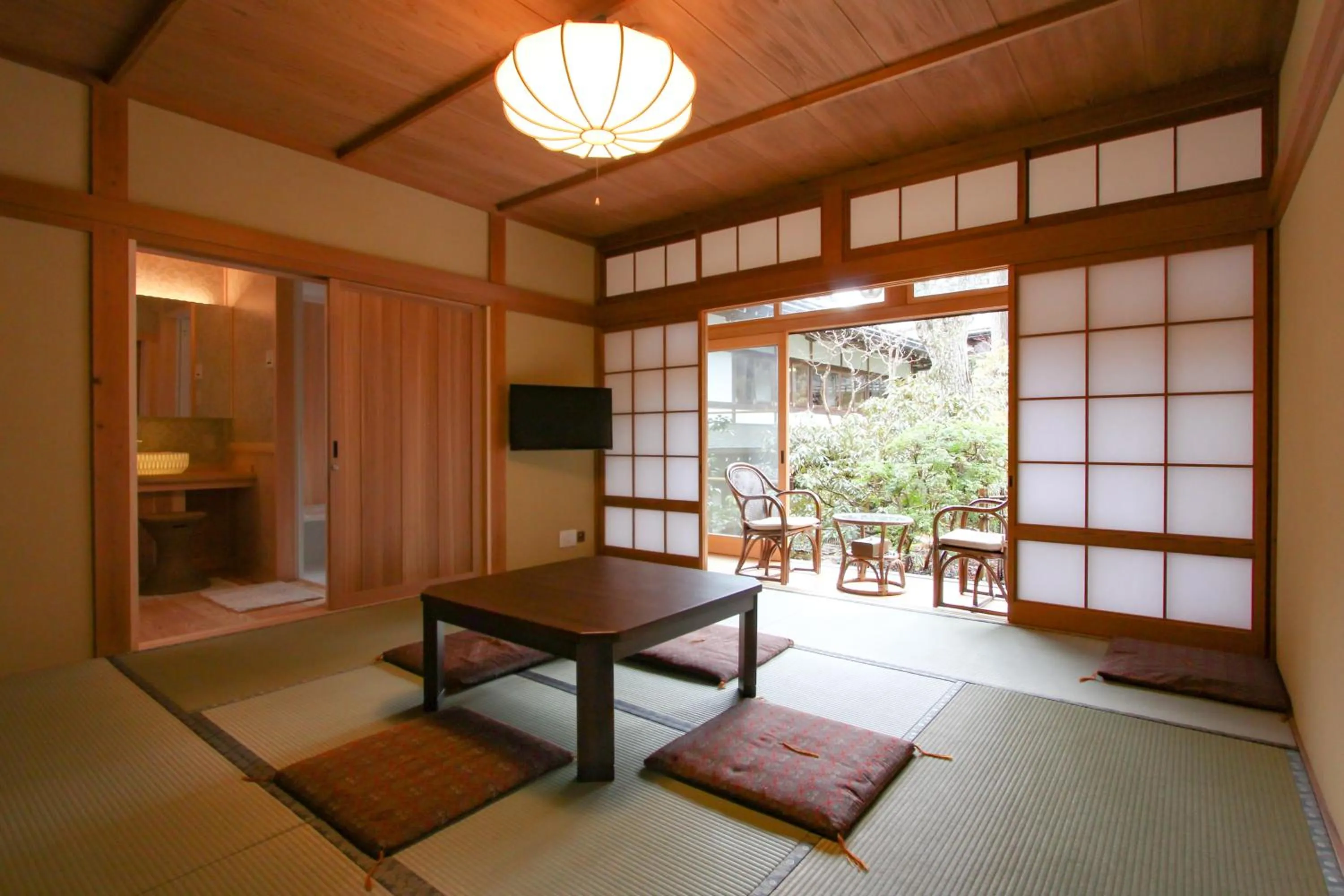 Photo of the whole room in 高野山 宿坊 恵光院 -Koyasan Syukubo Ekoin Temple-