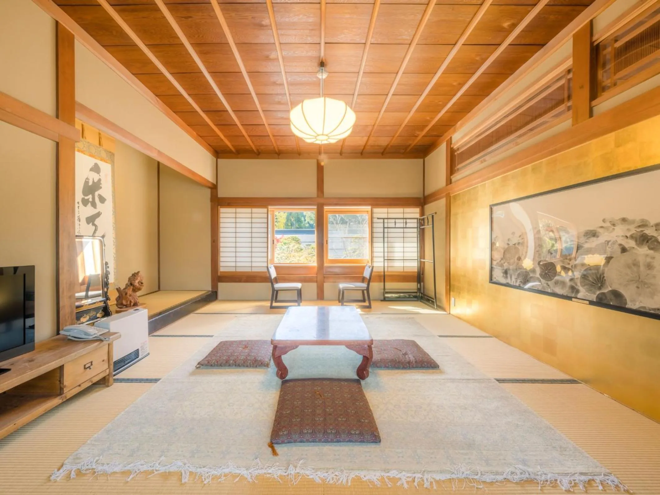 Photo of the whole room, Bed in 高野山 宿坊 恵光院 -Koyasan Syukubo Ekoin Temple-