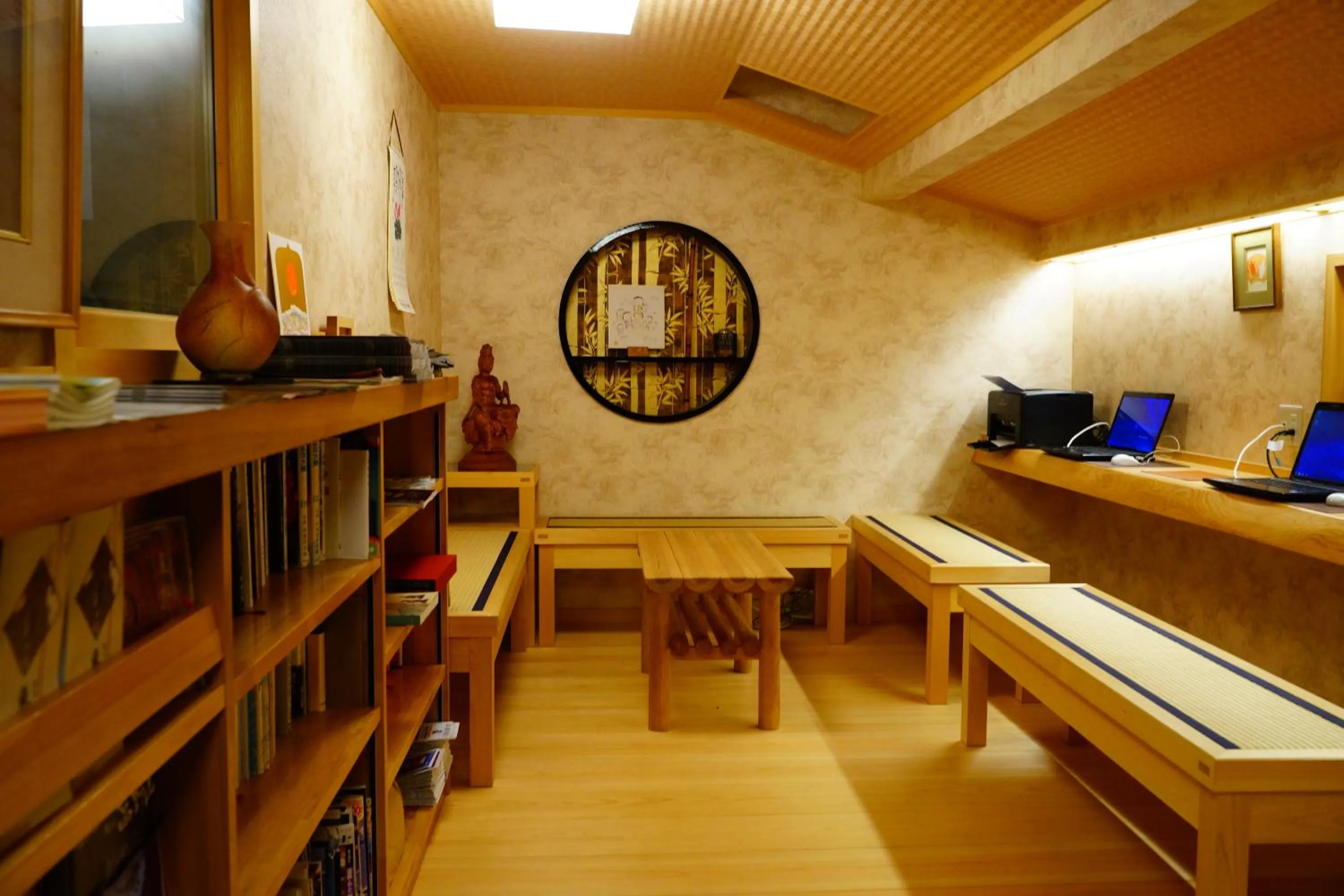 Communal lounge/ TV room in 高野山 宿坊 恵光院 -Koyasan Syukubo Ekoin Temple-