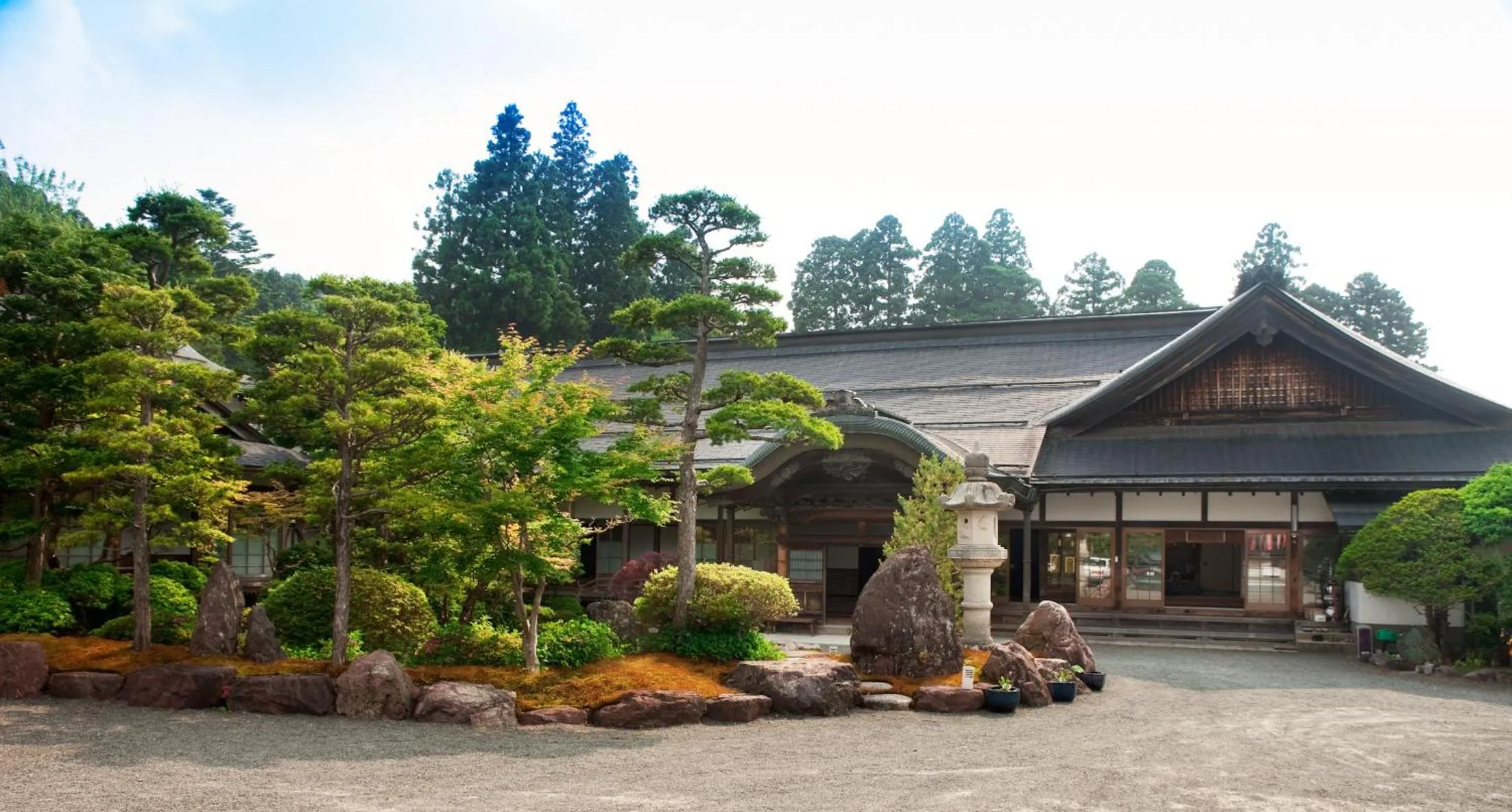 Facade/entrance in 高野山 宿坊 恵光院 -Koyasan Syukubo Ekoin Temple-