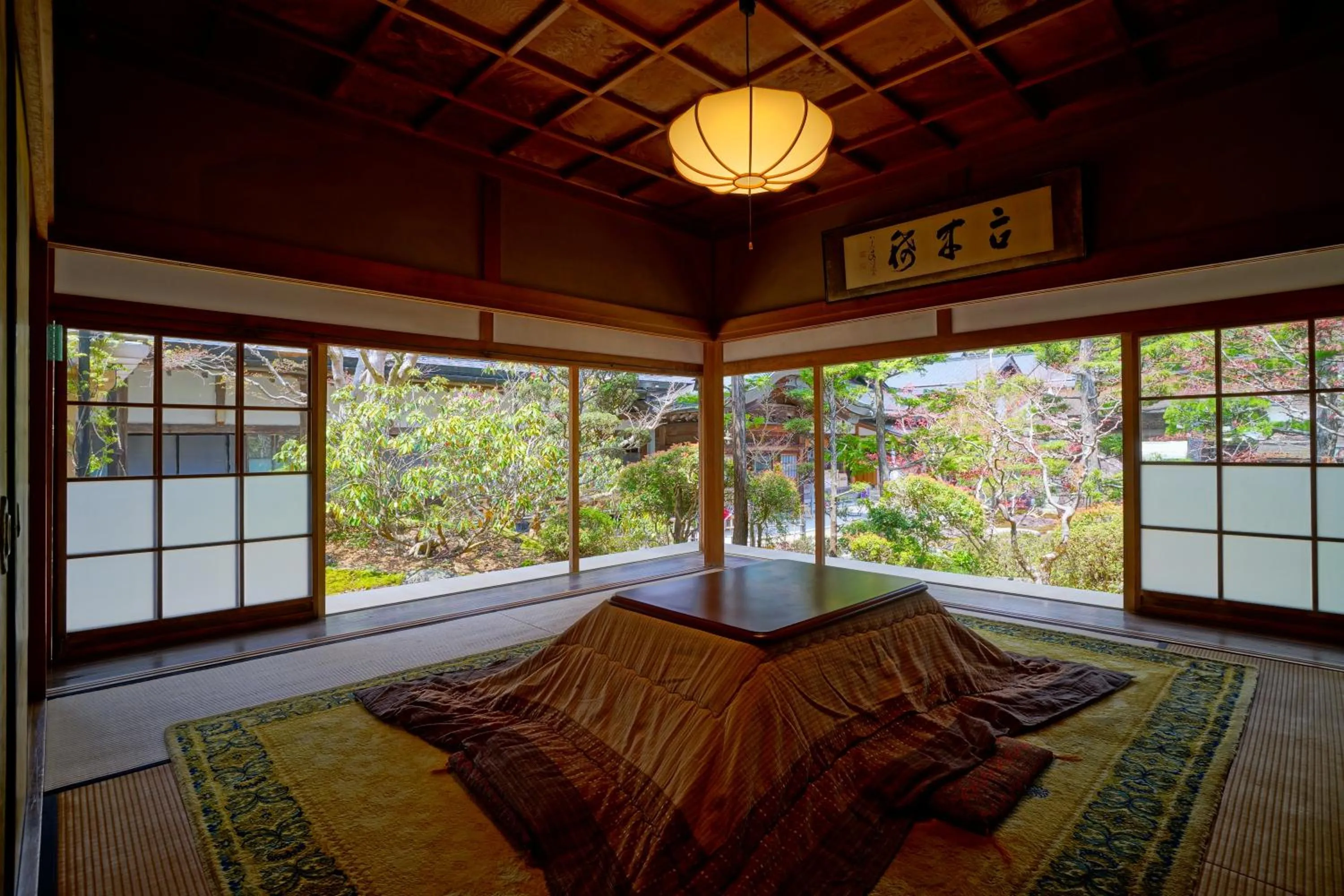 Photo of the whole room, Bed in 高野山 宿坊 恵光院 -Koyasan Syukubo Ekoin Temple-