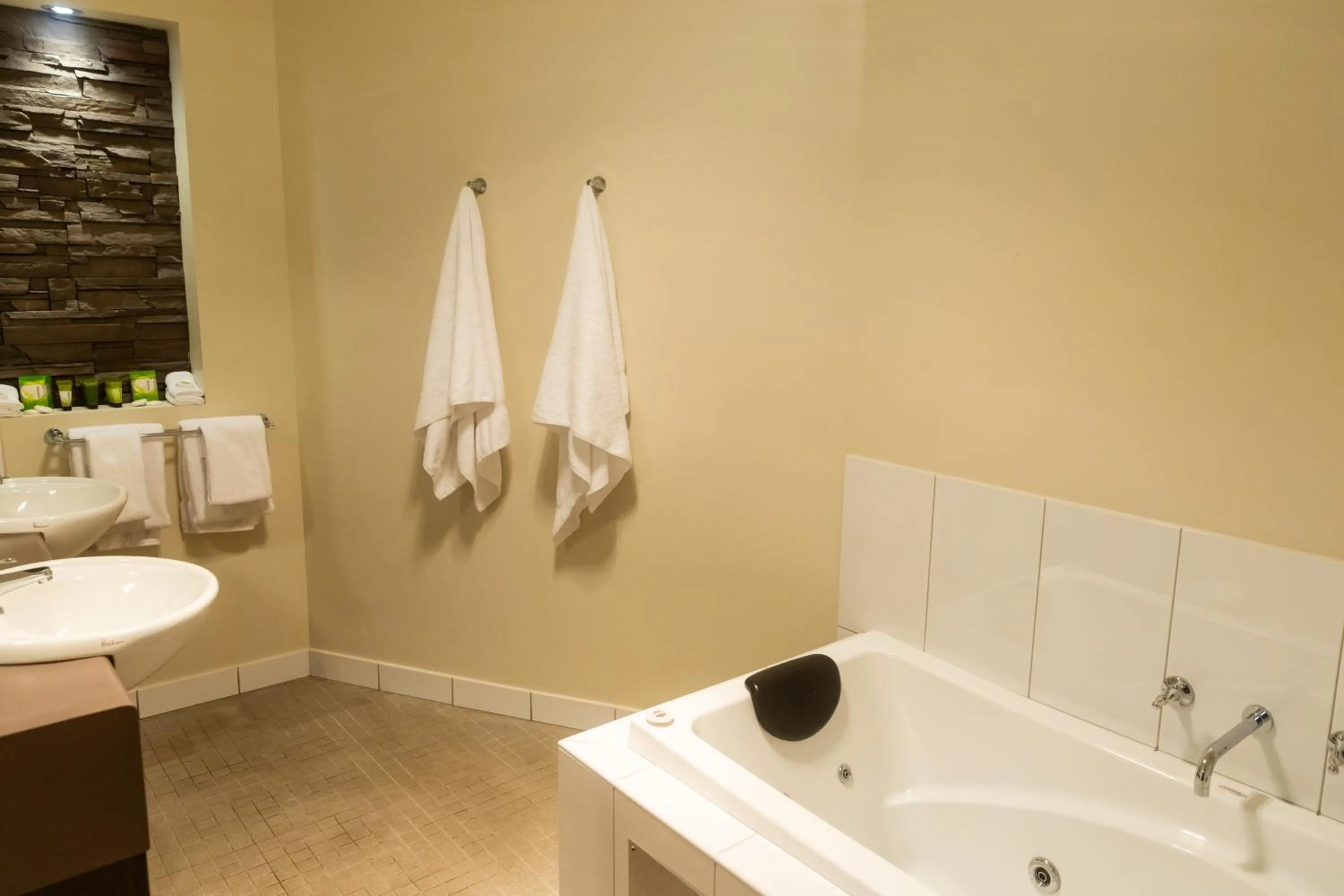 Bathroom in Rich River Golf Club