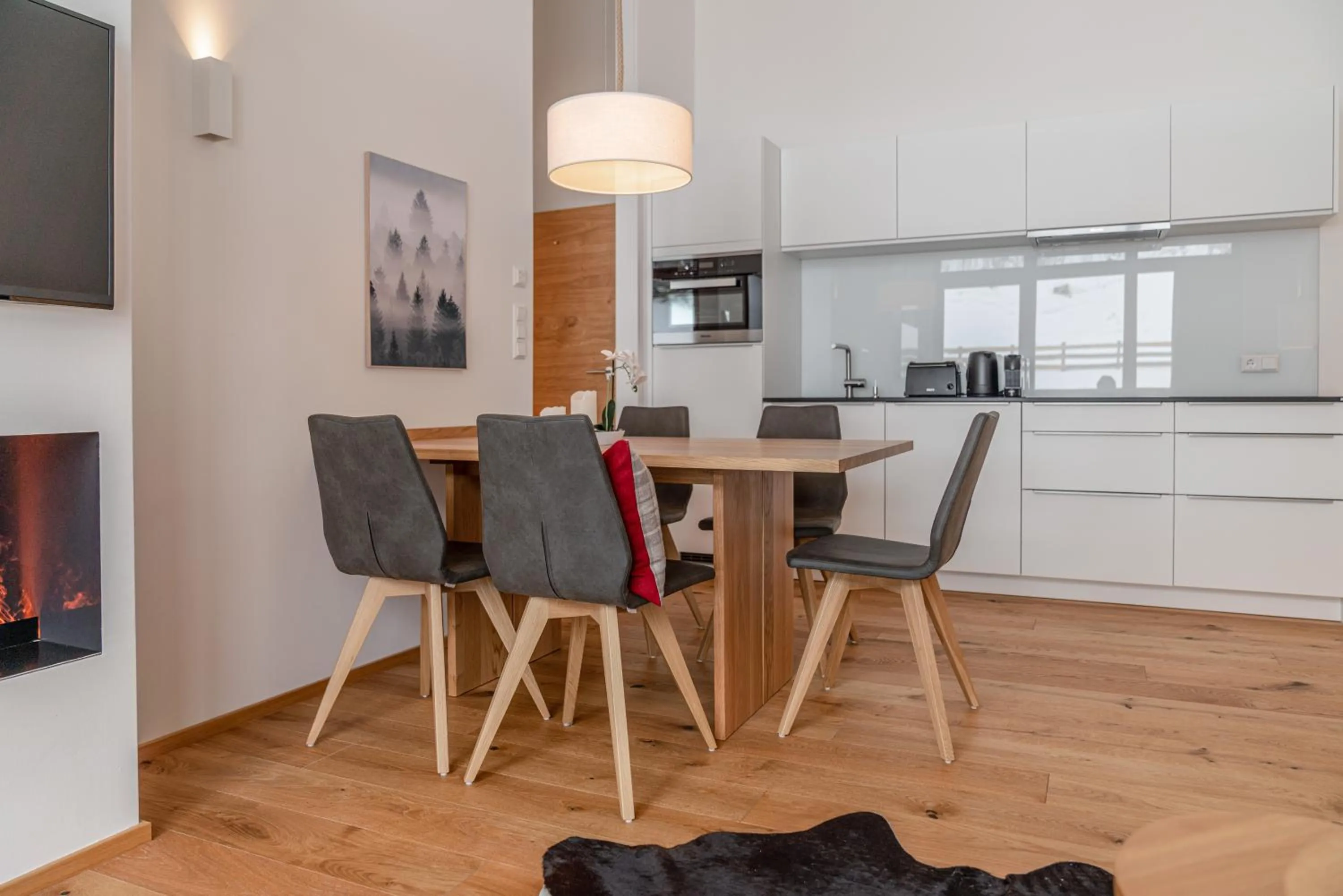 Dining area in Skylodge Alpine Homes