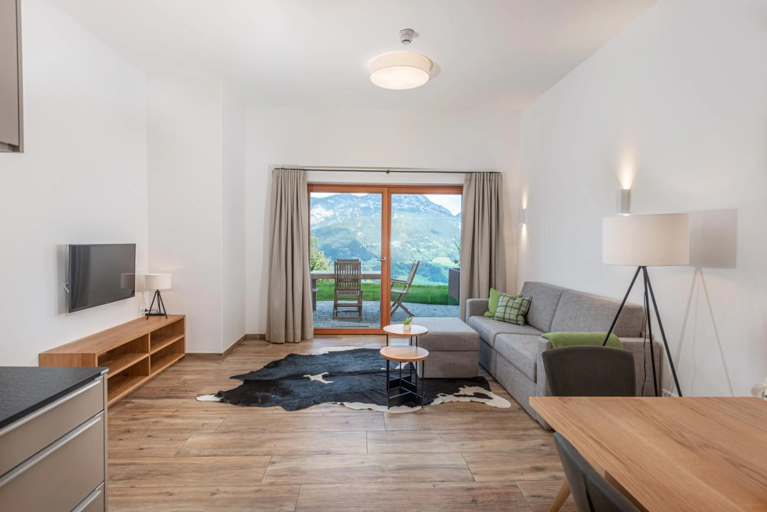 Living room, Bed in Skylodge Alpine Homes