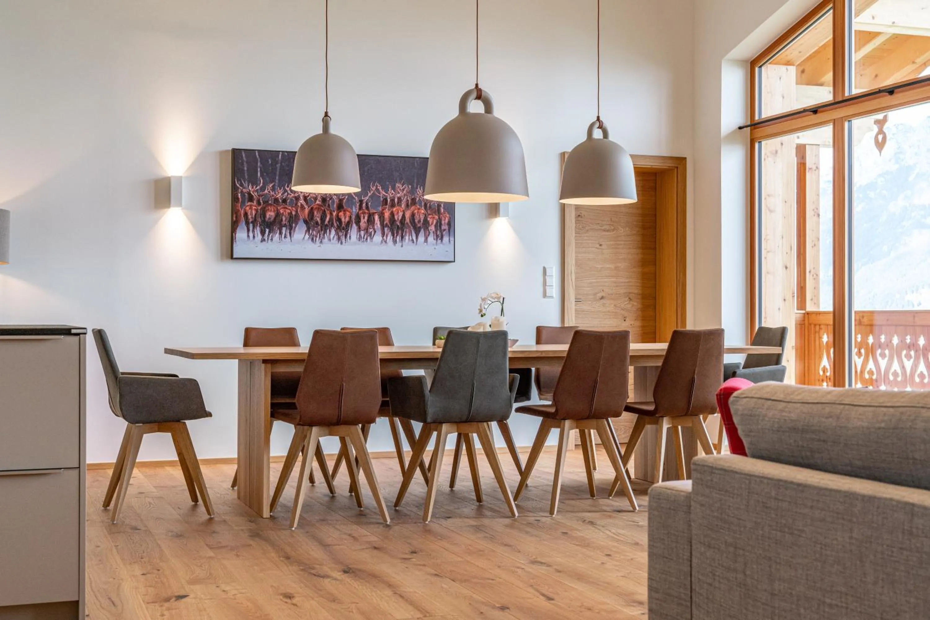 Dining area in Skylodge Alpine Homes