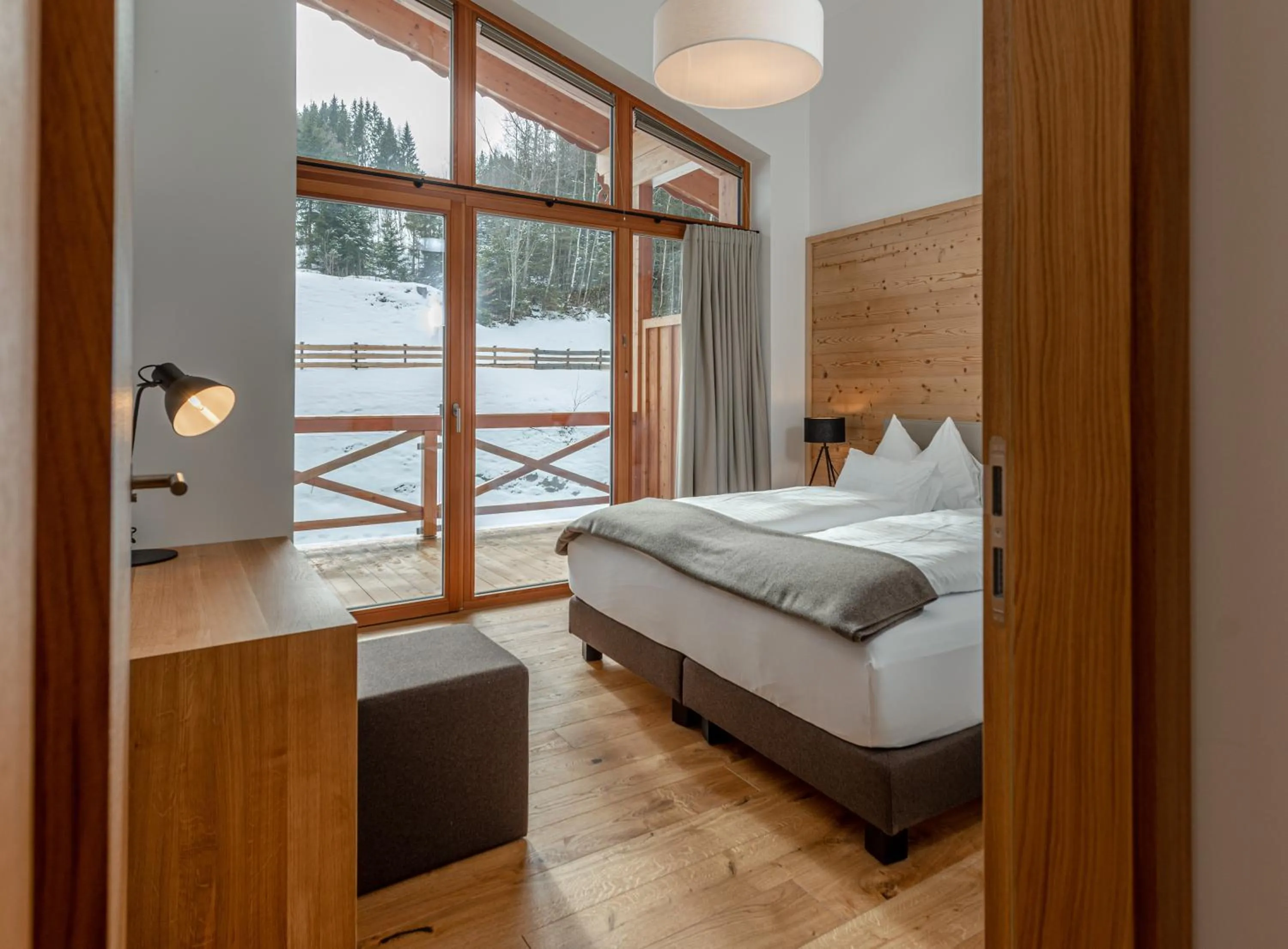 Photo of the whole room, Bed in Skylodge Alpine Homes