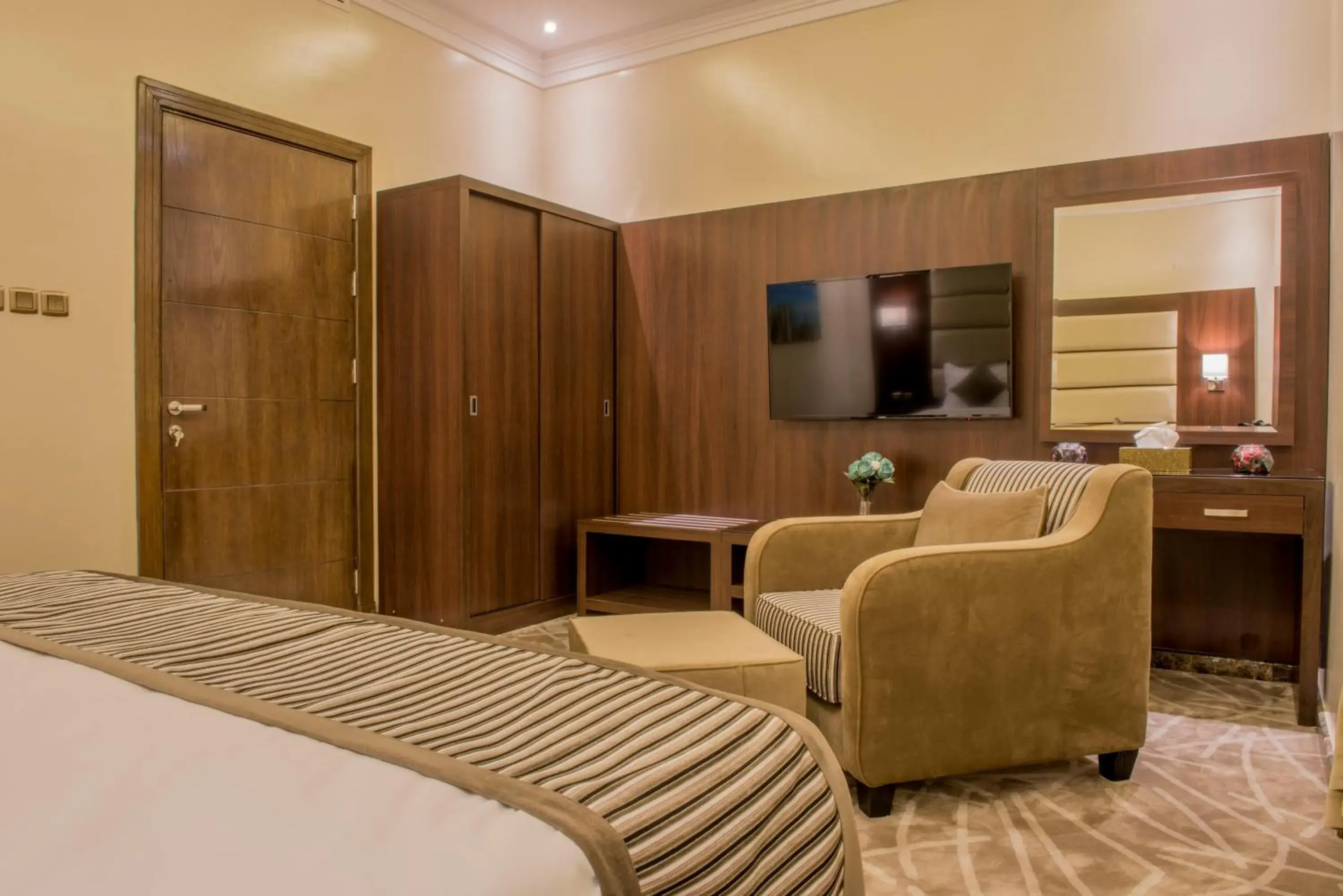 Seating area, Bed in نورمينا الشرق للشقق المخدومة Seating area, Bed in نورمينا الشرق للشقق المخدومة