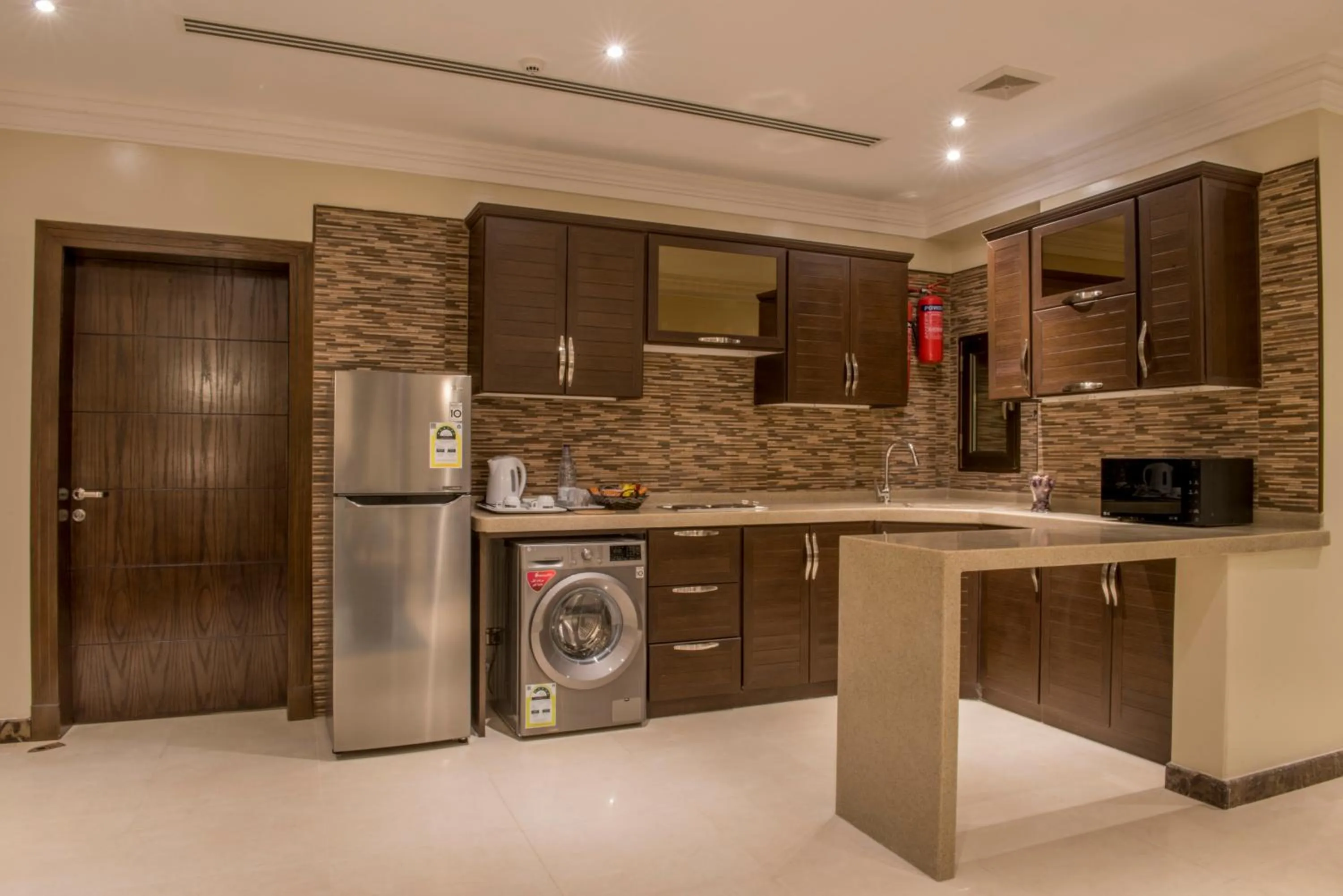 Kitchen or kitchenette in نورمينا الشرق للشقق المخدومة