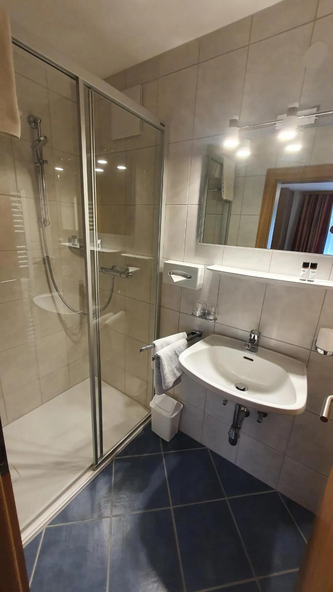 Shower in Hotel Garni Dorfblick