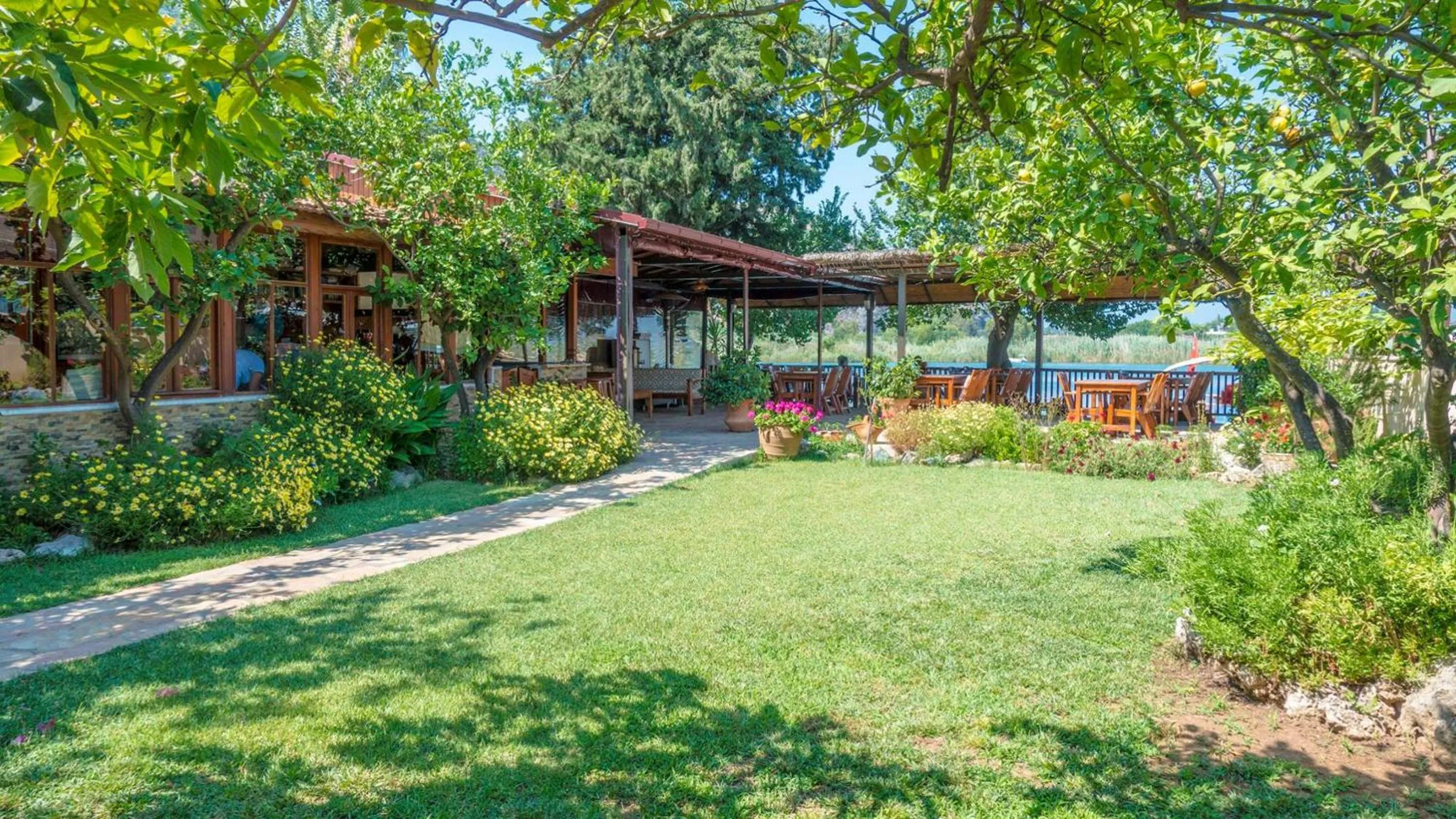 Garden in Dalyan Pension