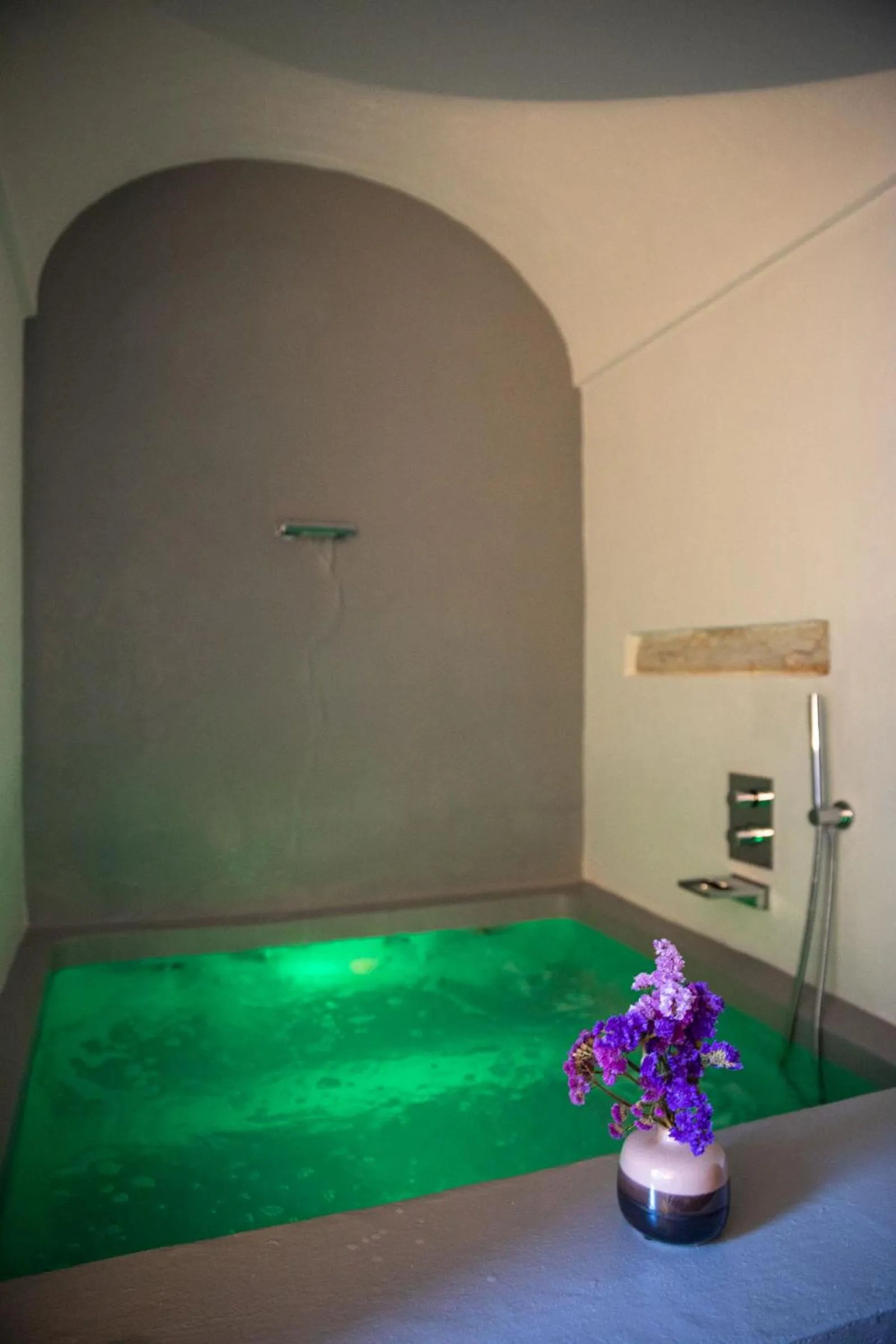 Hot Tub in Masseria San Giovanni - Epoca Collection