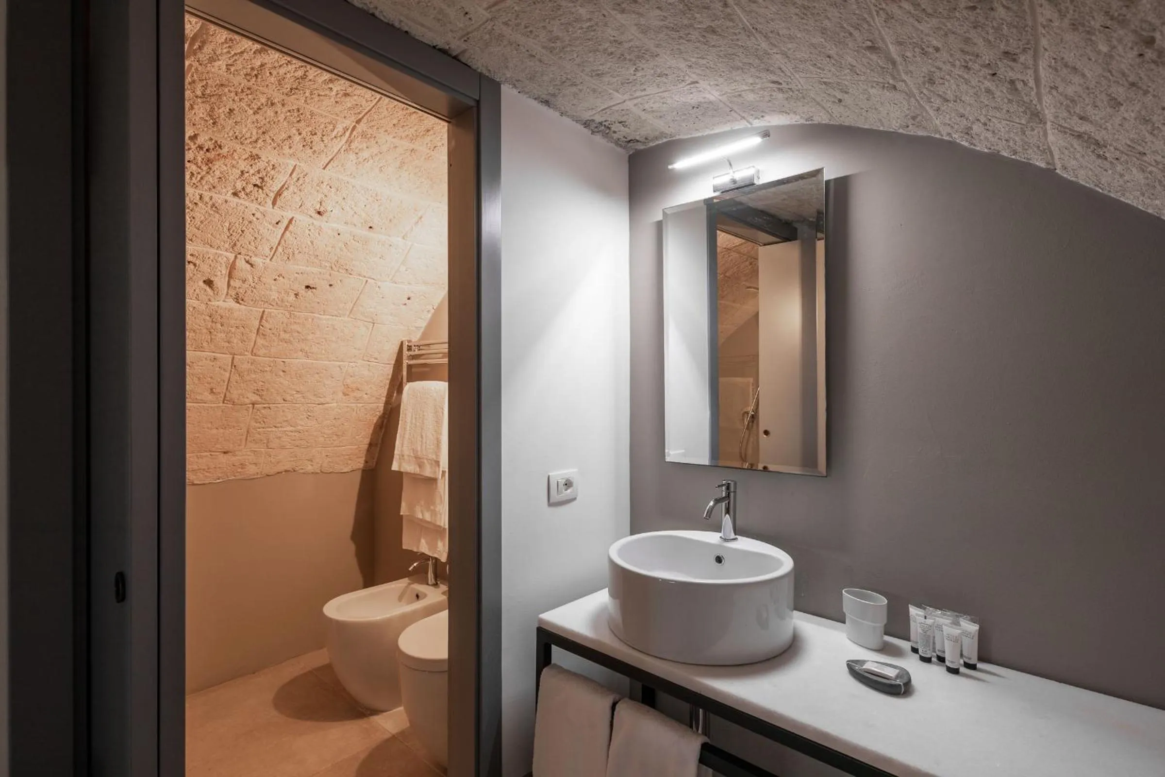 Bathroom in Masseria San Giovanni - Epoca Collection