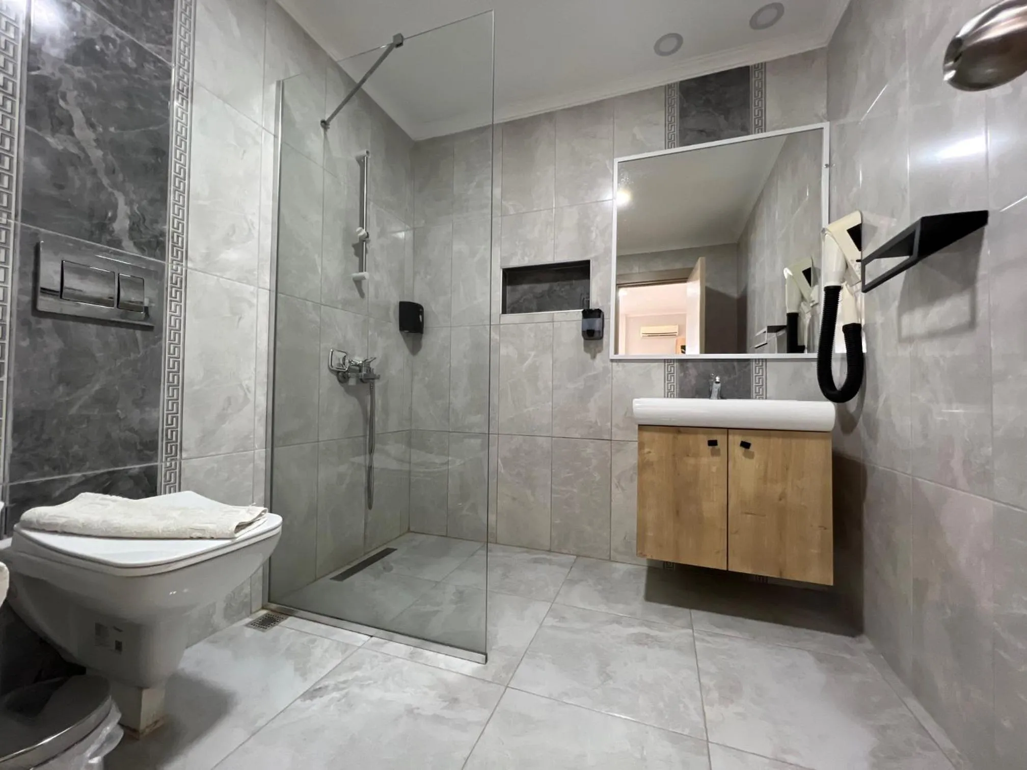 Shower in Ibrahim Bey Hotel