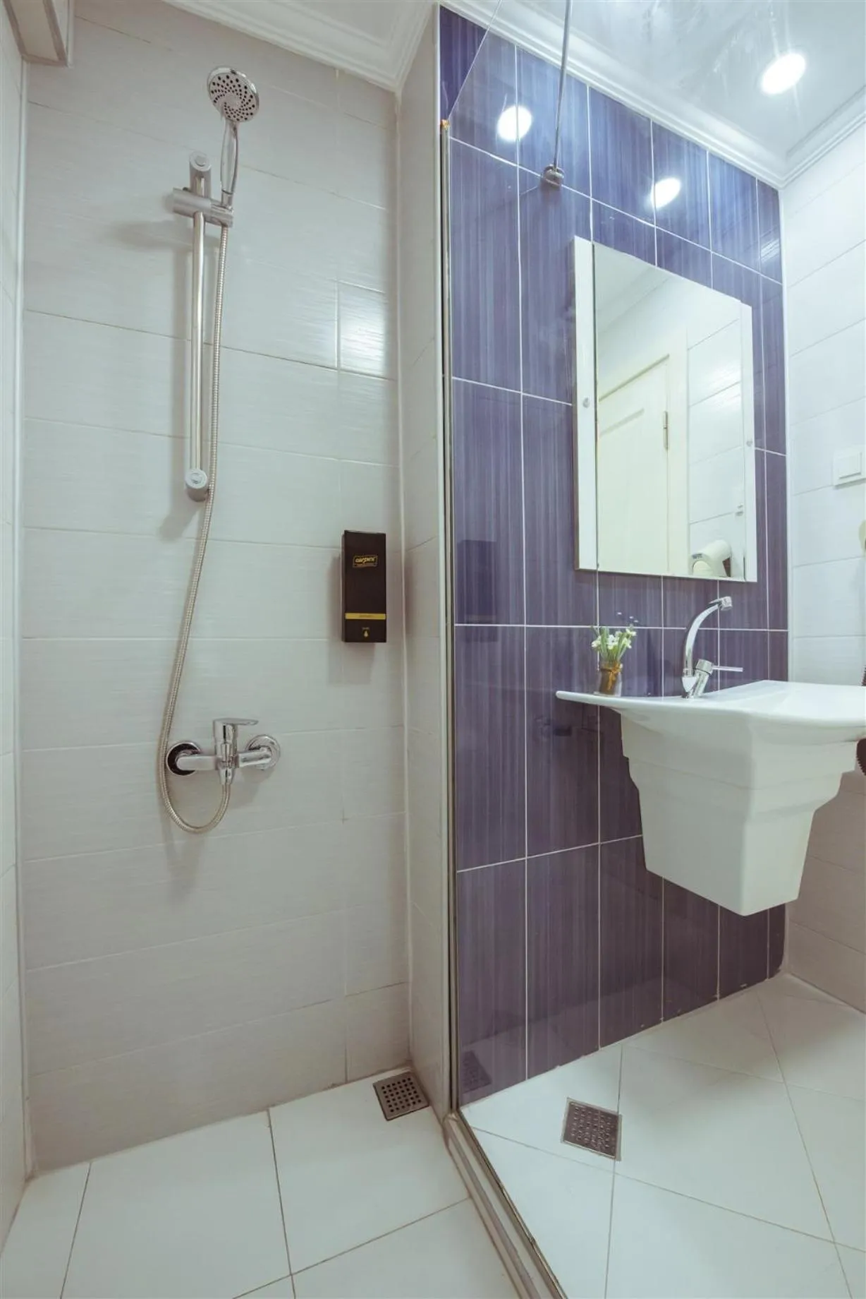 Shower in Ibrahim Bey Hotel