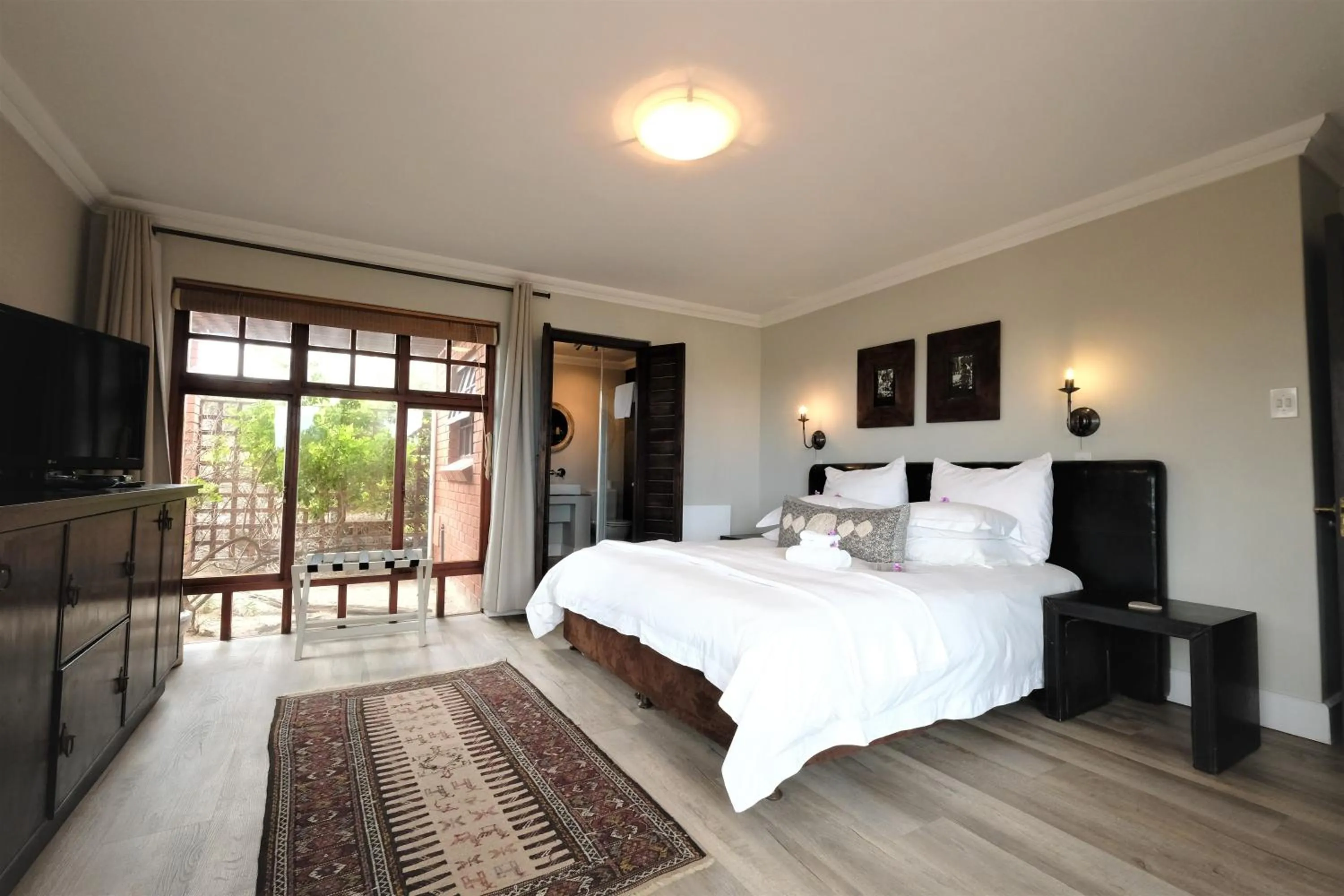 Bed in Dolphin Dunes Guesthouse