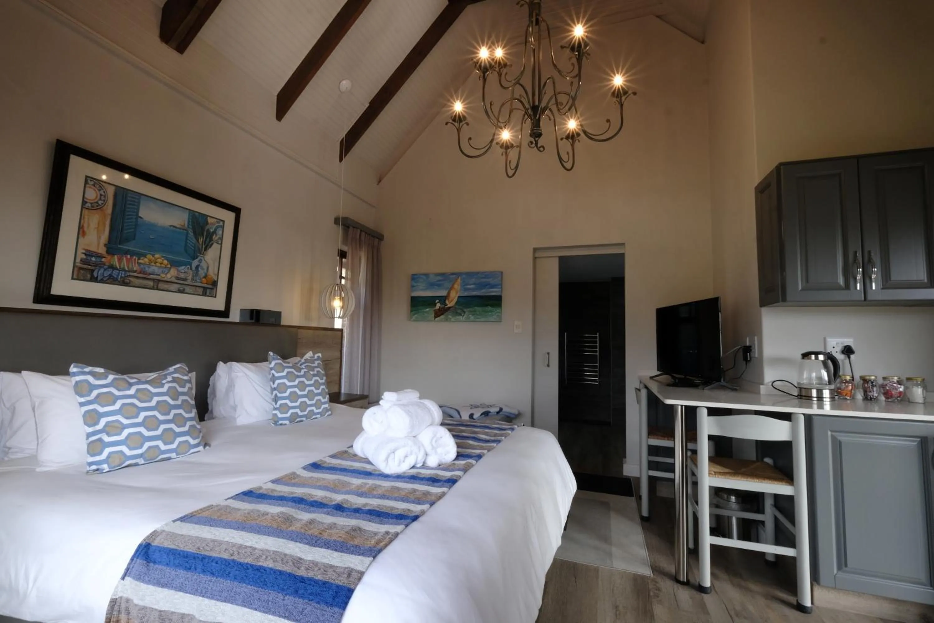 Photo of the whole room, Bed in Dolphin Dunes Guesthouse