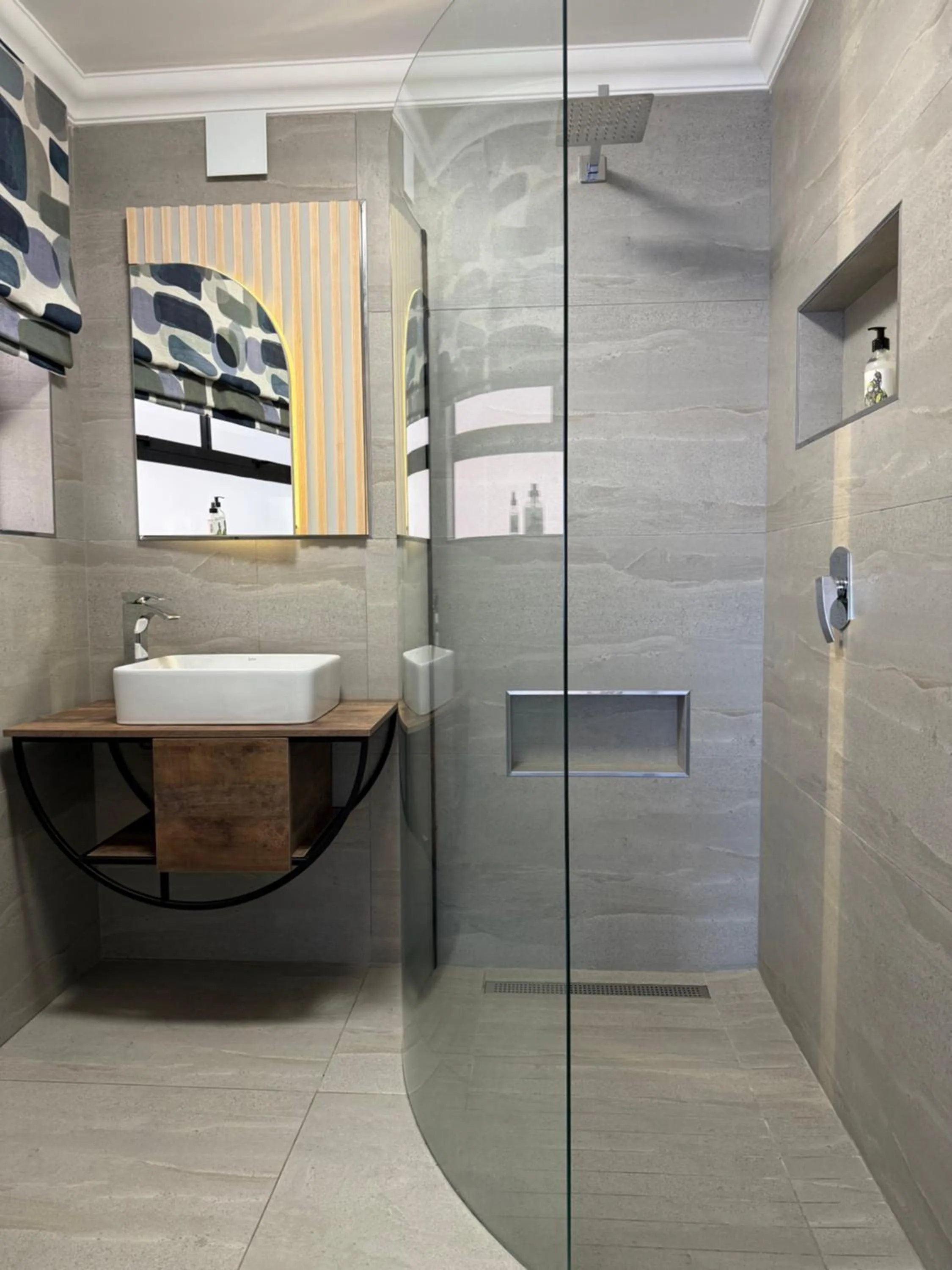 Shower in Dolphin Dunes Guesthouse