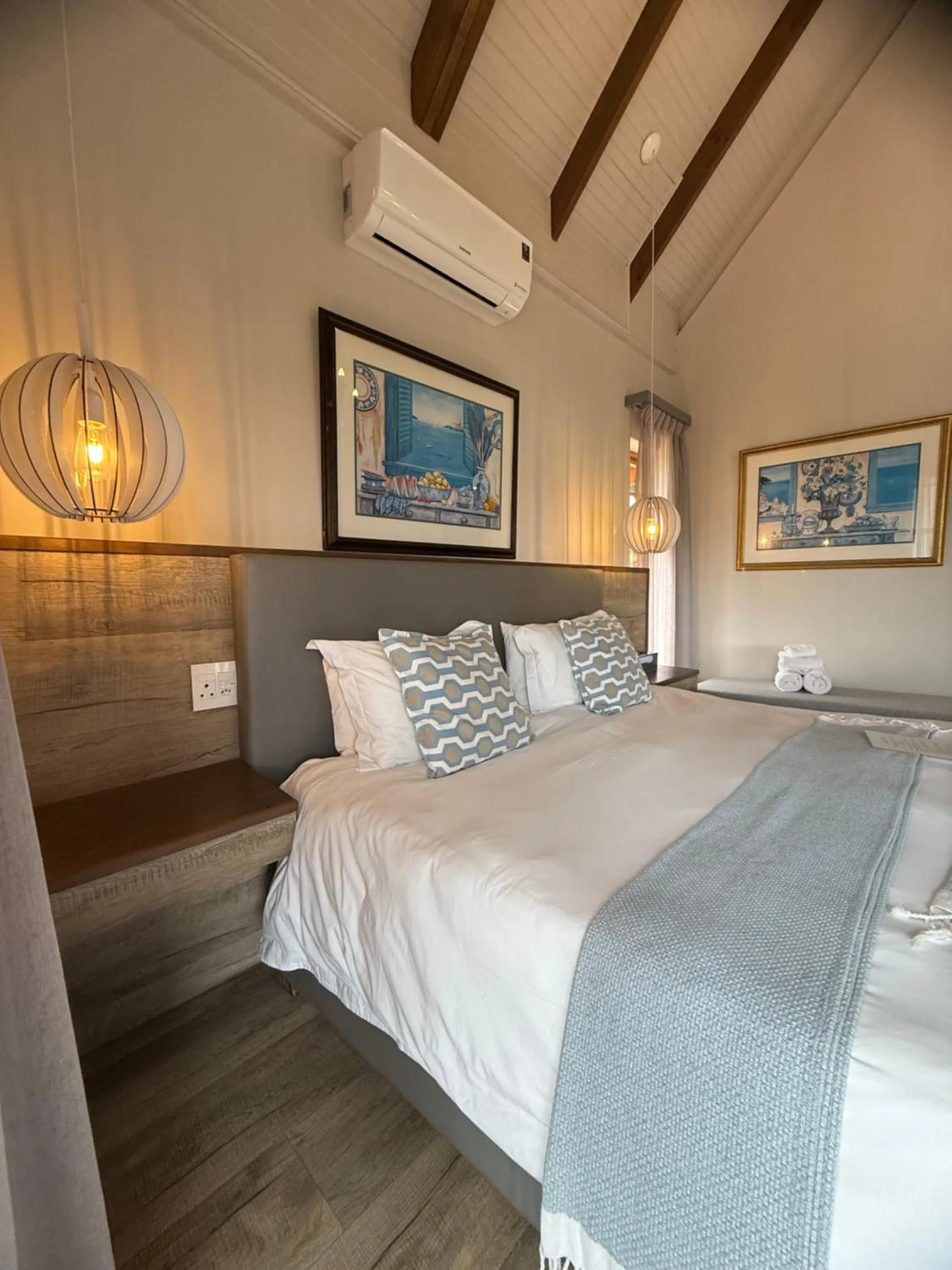 Bed in Dolphin Dunes Guesthouse