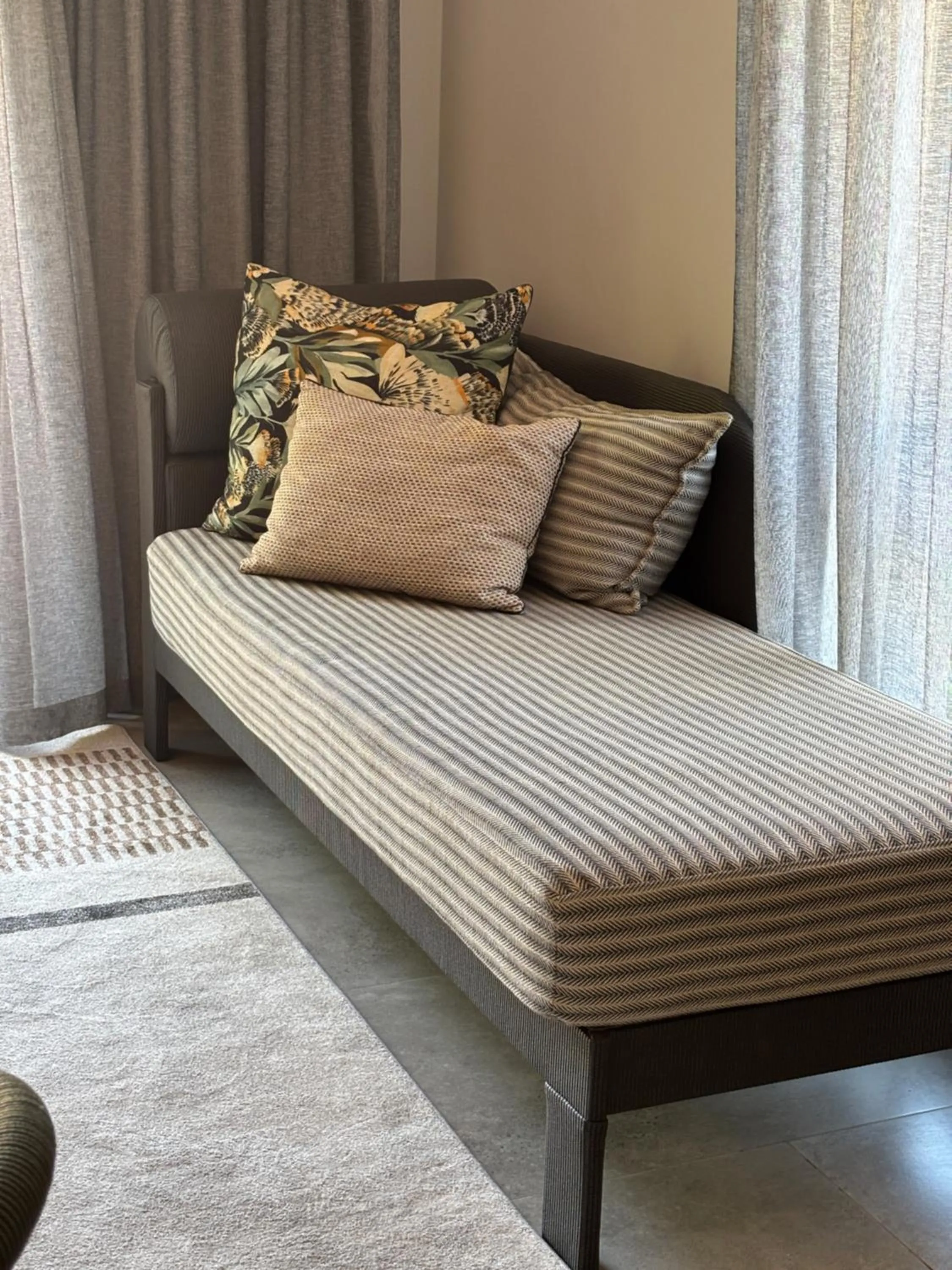 Living room, Bed in Dolphin Dunes Guesthouse