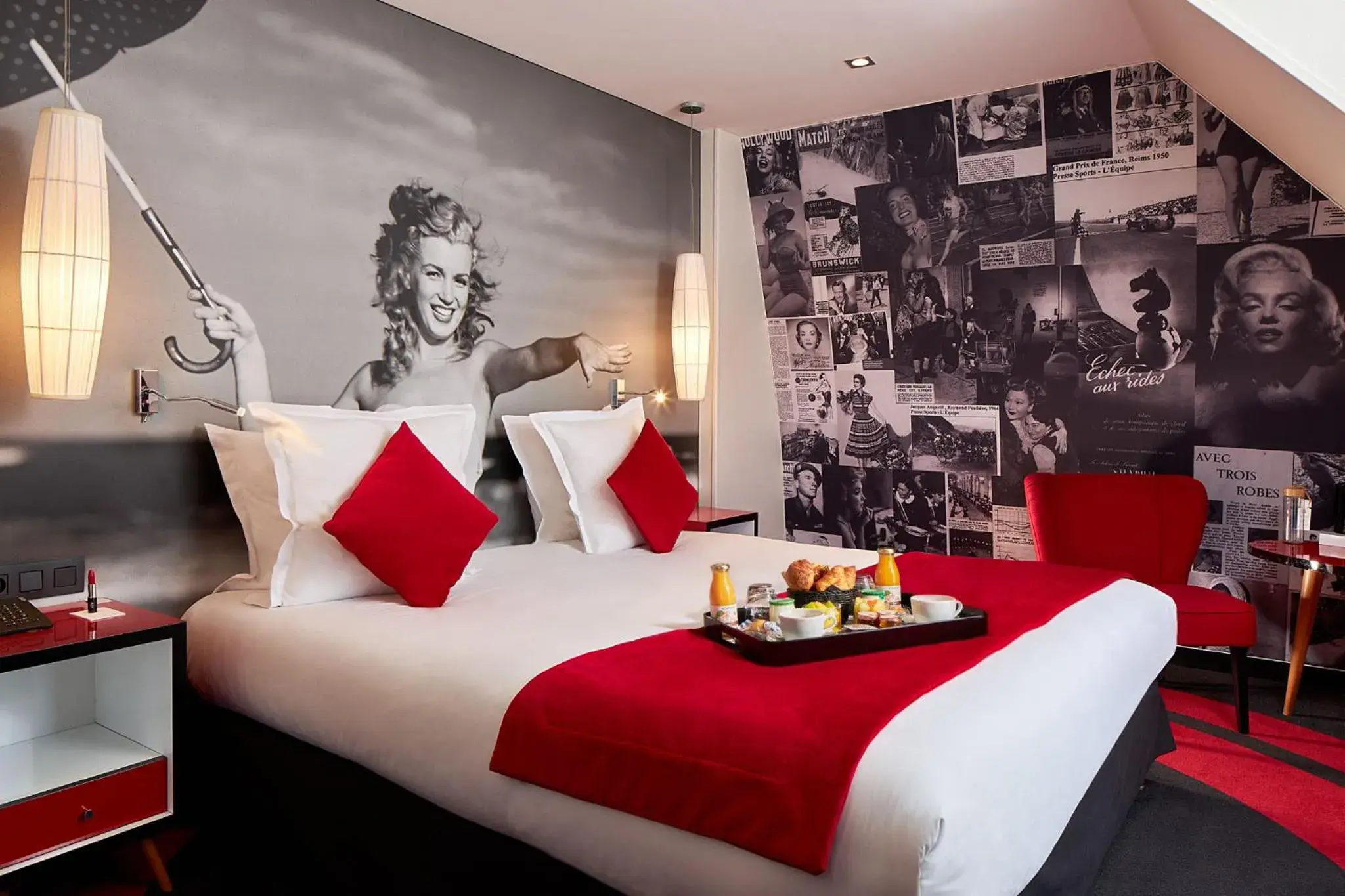 room service, Bed in Platine Hotel room service, Bed in Platine Hotel