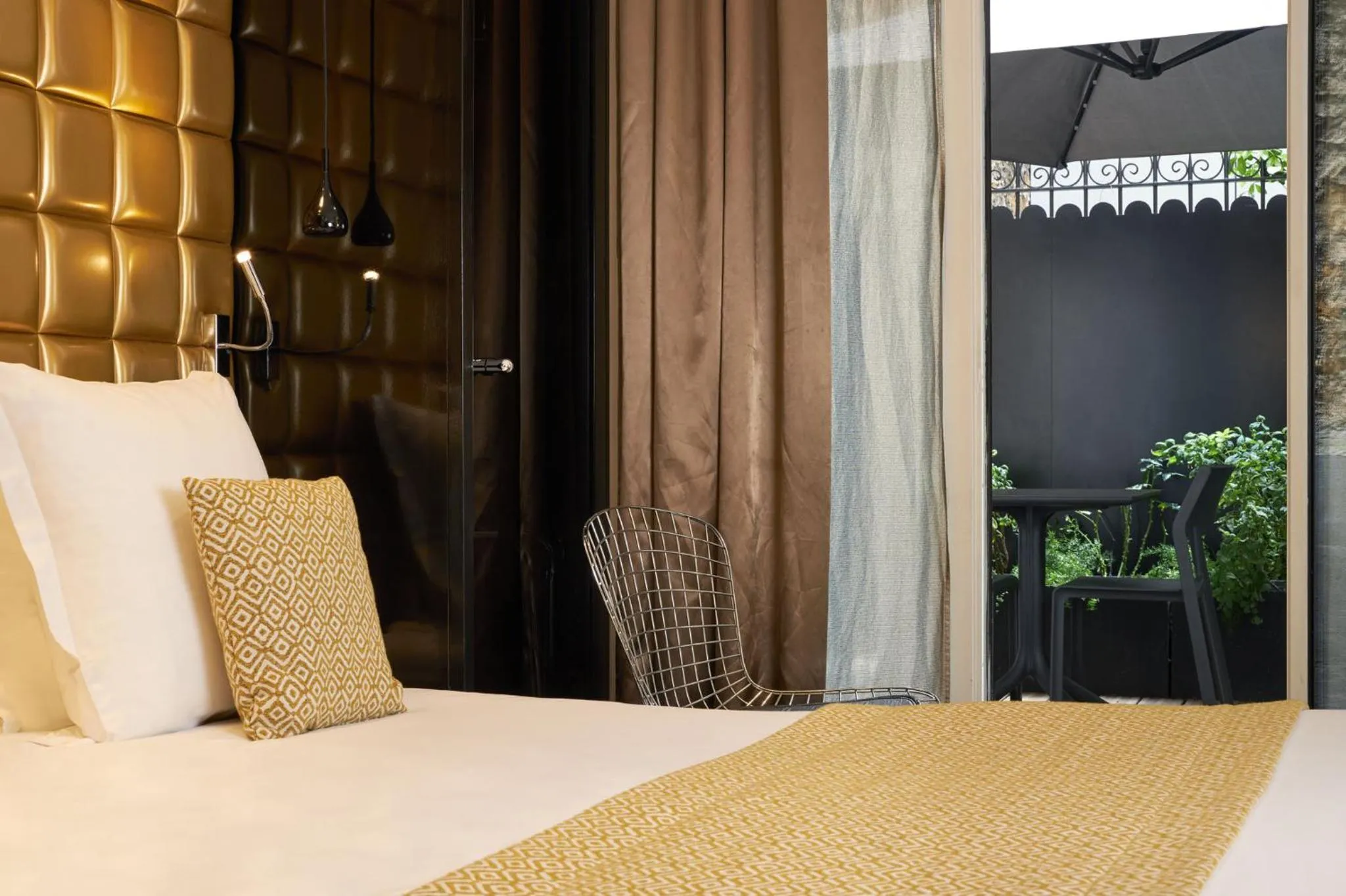 Bedroom, Bed in Platine Hotel