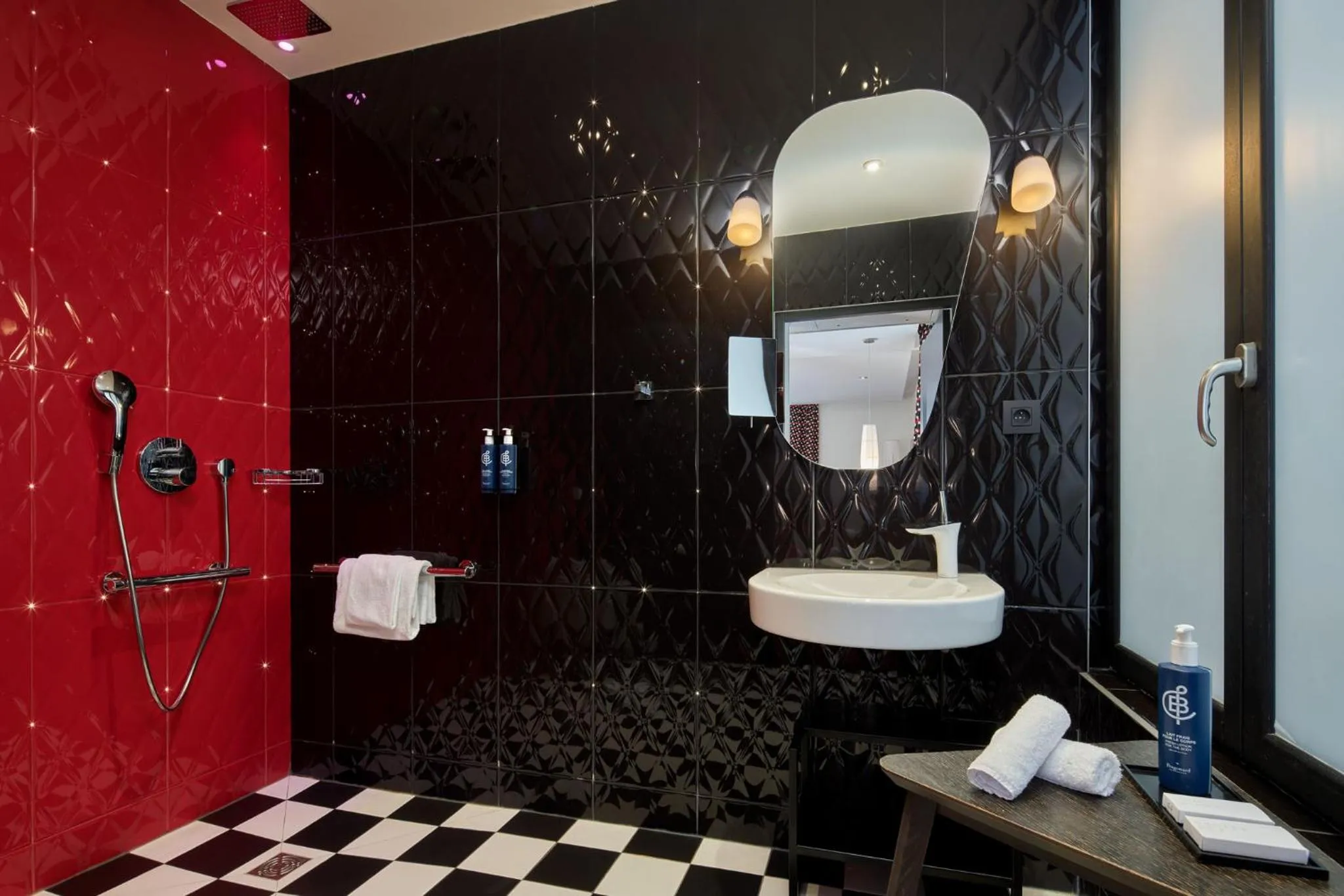 Bathroom in Platine Hotel