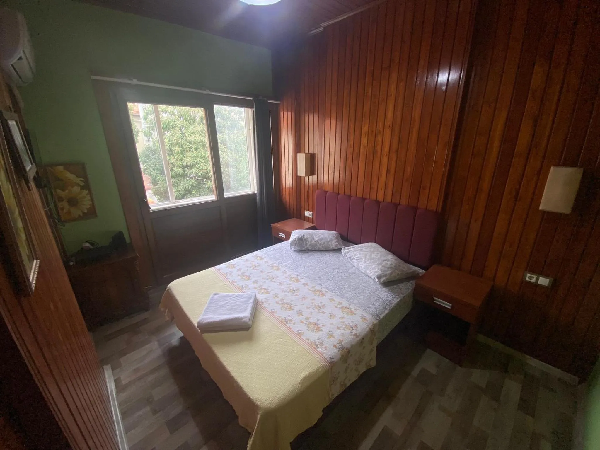 Photo of the whole room, Bed in Camel Apartment