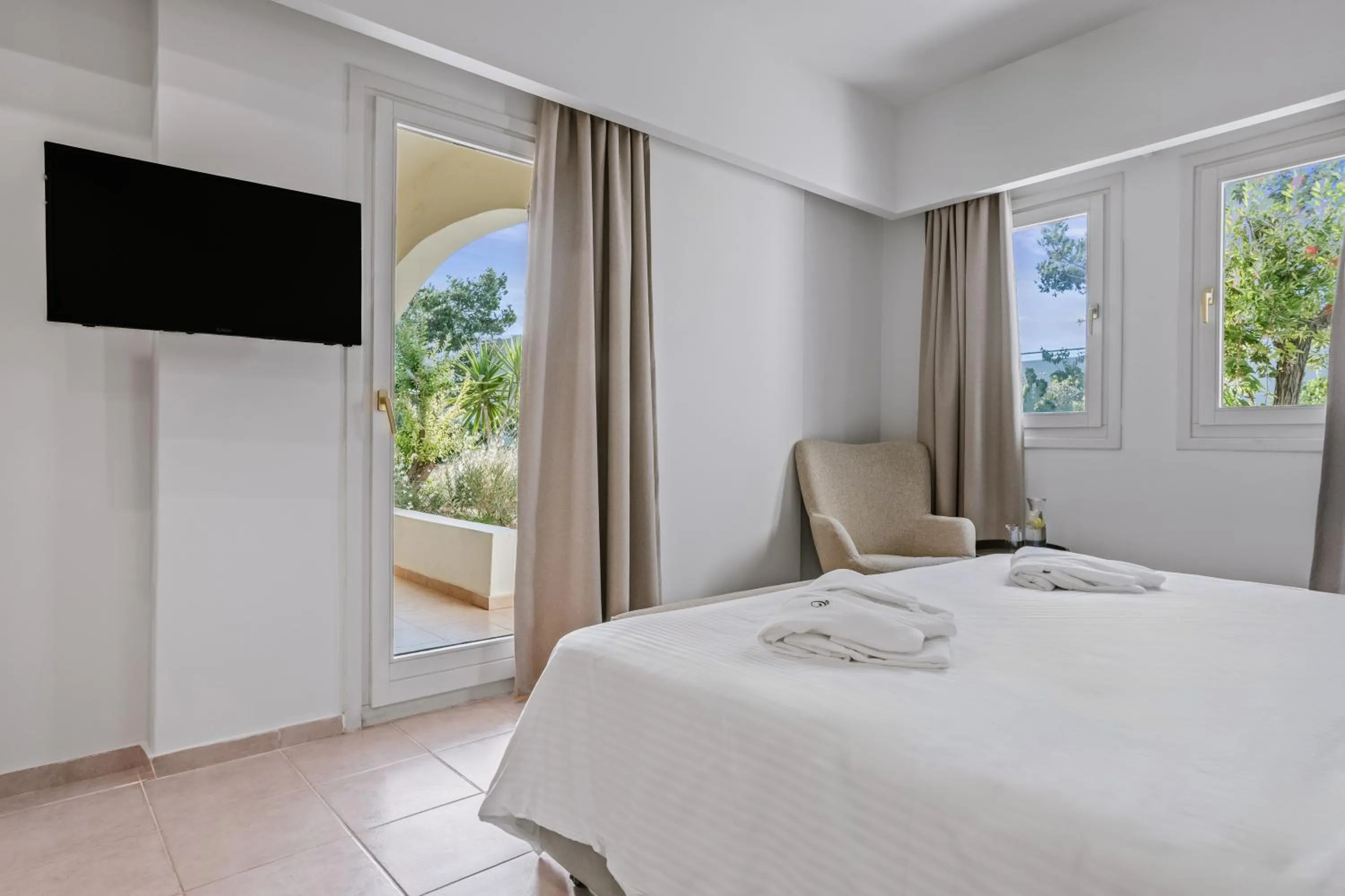 Garden view, Bed in Almyra Resort