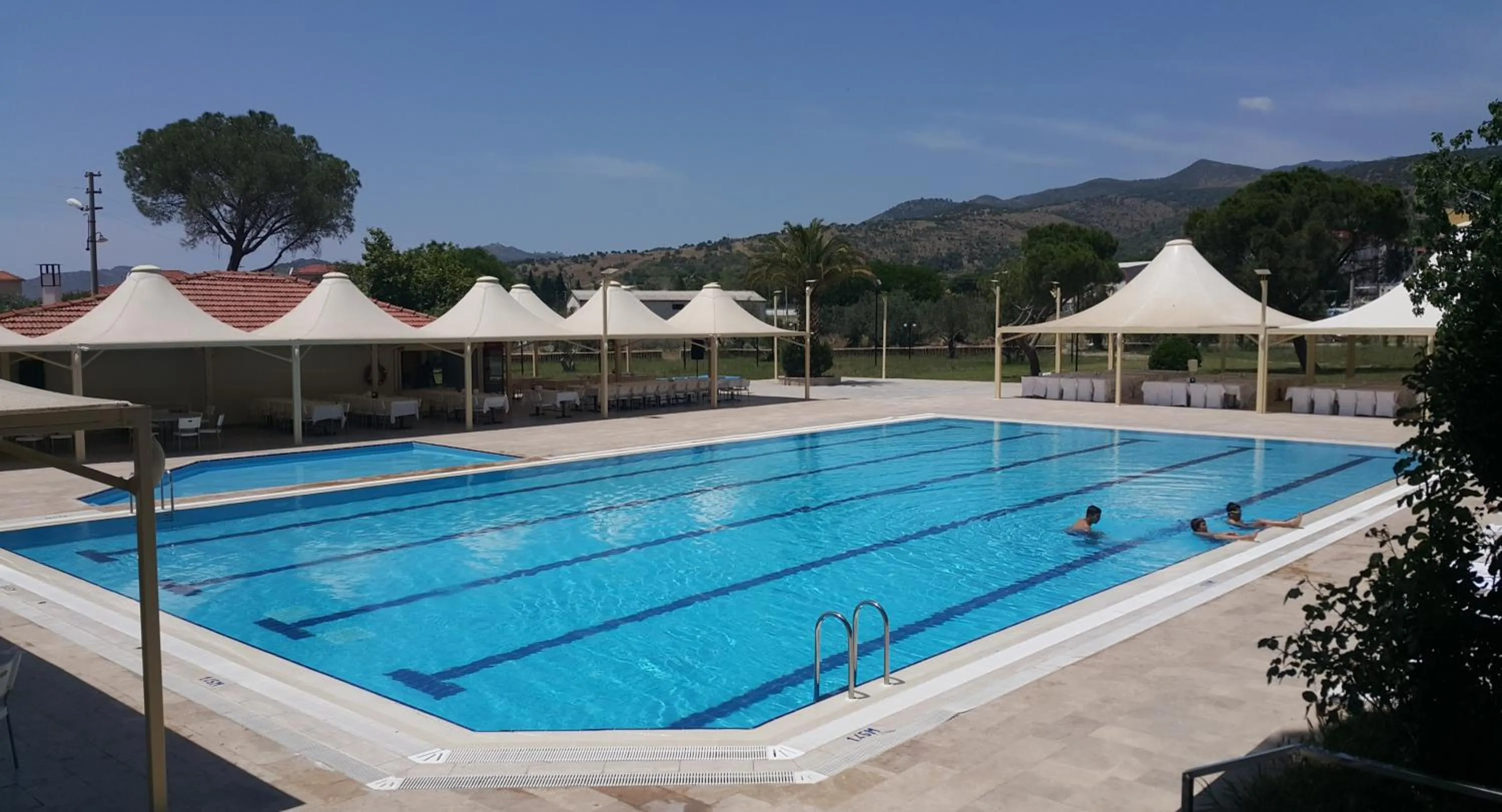 Swimming pool in Berksoy Hotel