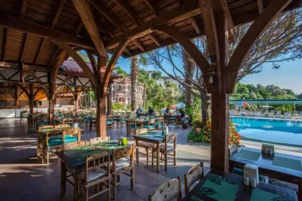 Restaurant/places to eat in Club Pink Palace Hotel Restaurant/places to eat in Club Pink Palace Hotel