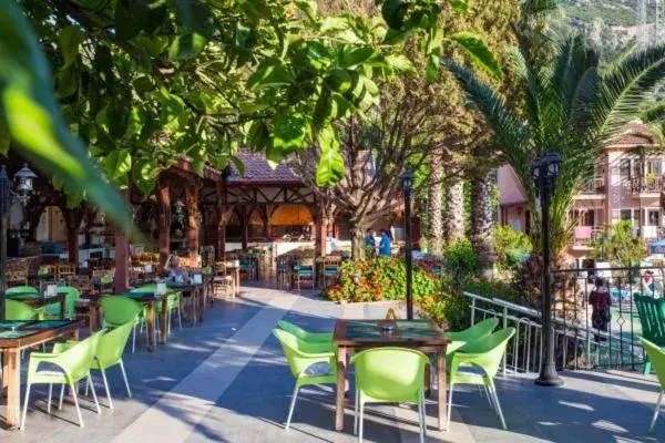 Restaurant/places to eat in Club Pink Palace Hotel Restaurant/places to eat in Club Pink Palace Hotel