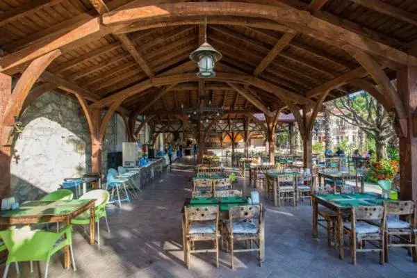 Restaurant/places to eat in Club Pink Palace Hotel Restaurant/places to eat in Club Pink Palace Hotel