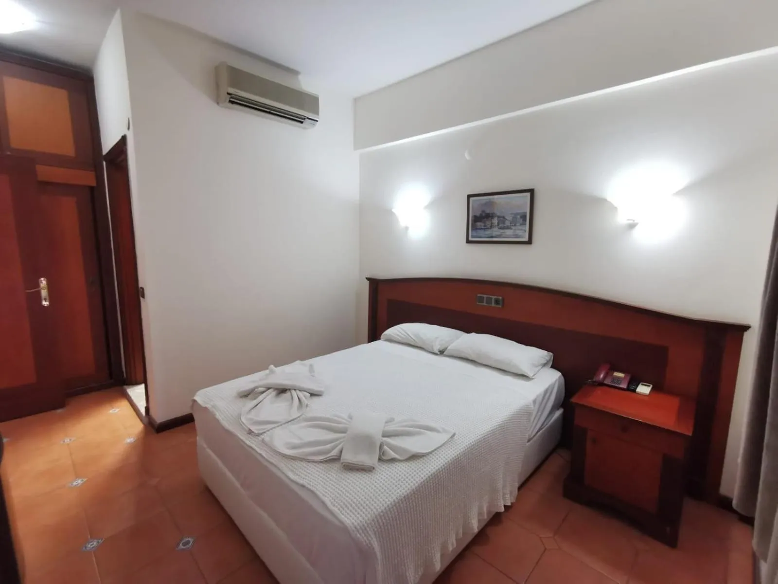 Bedroom, Bed in Club Pink Palace Hotel