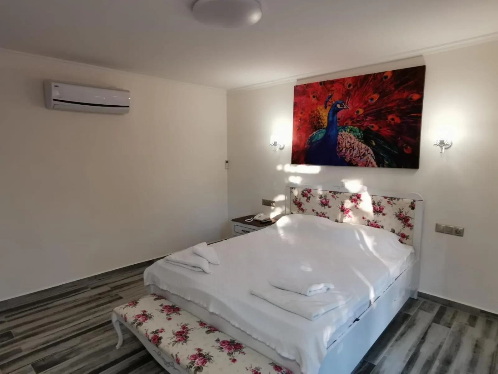 Bedroom, Bed in Club Pink Palace Hotel