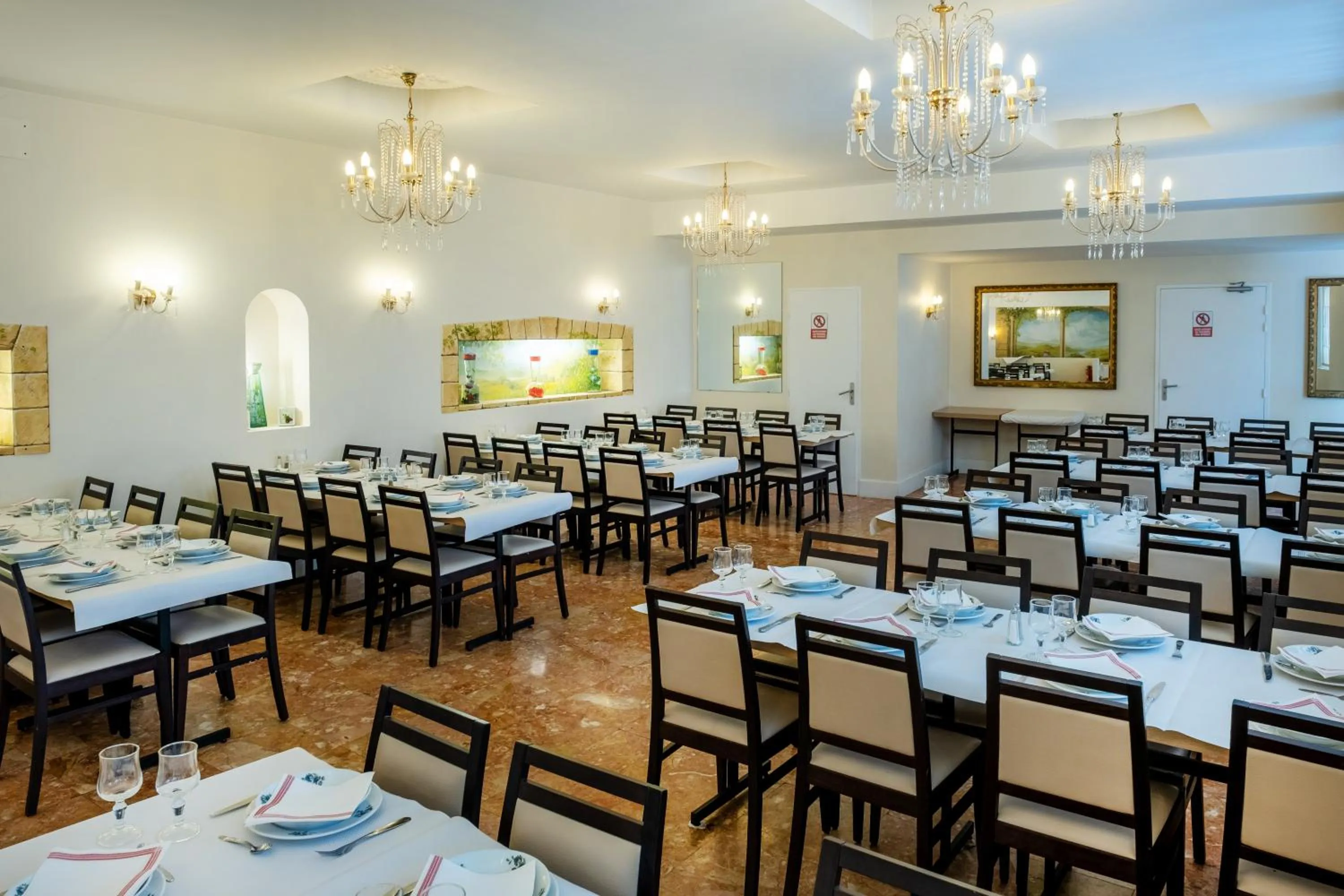 Restaurant/places to eat in Hotel Du Gave