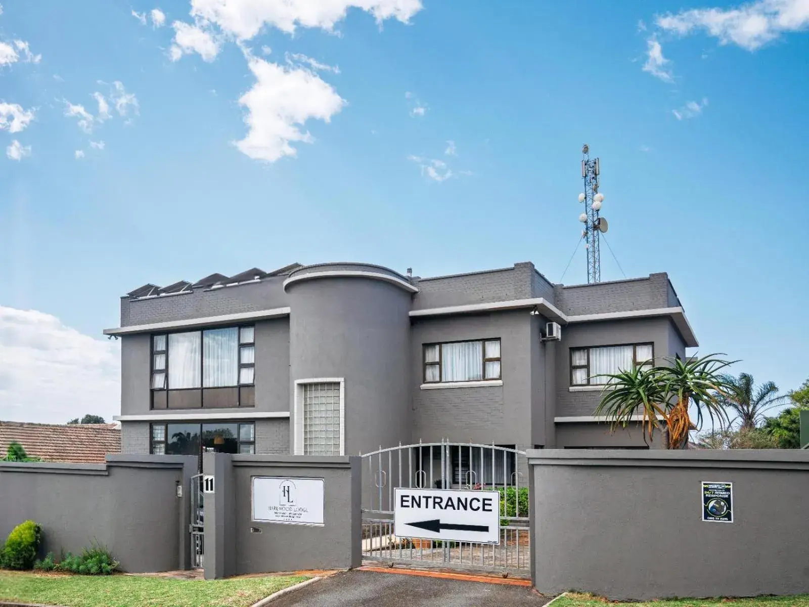 Property building in Harewood Lodge Property building in Harewood Lodge