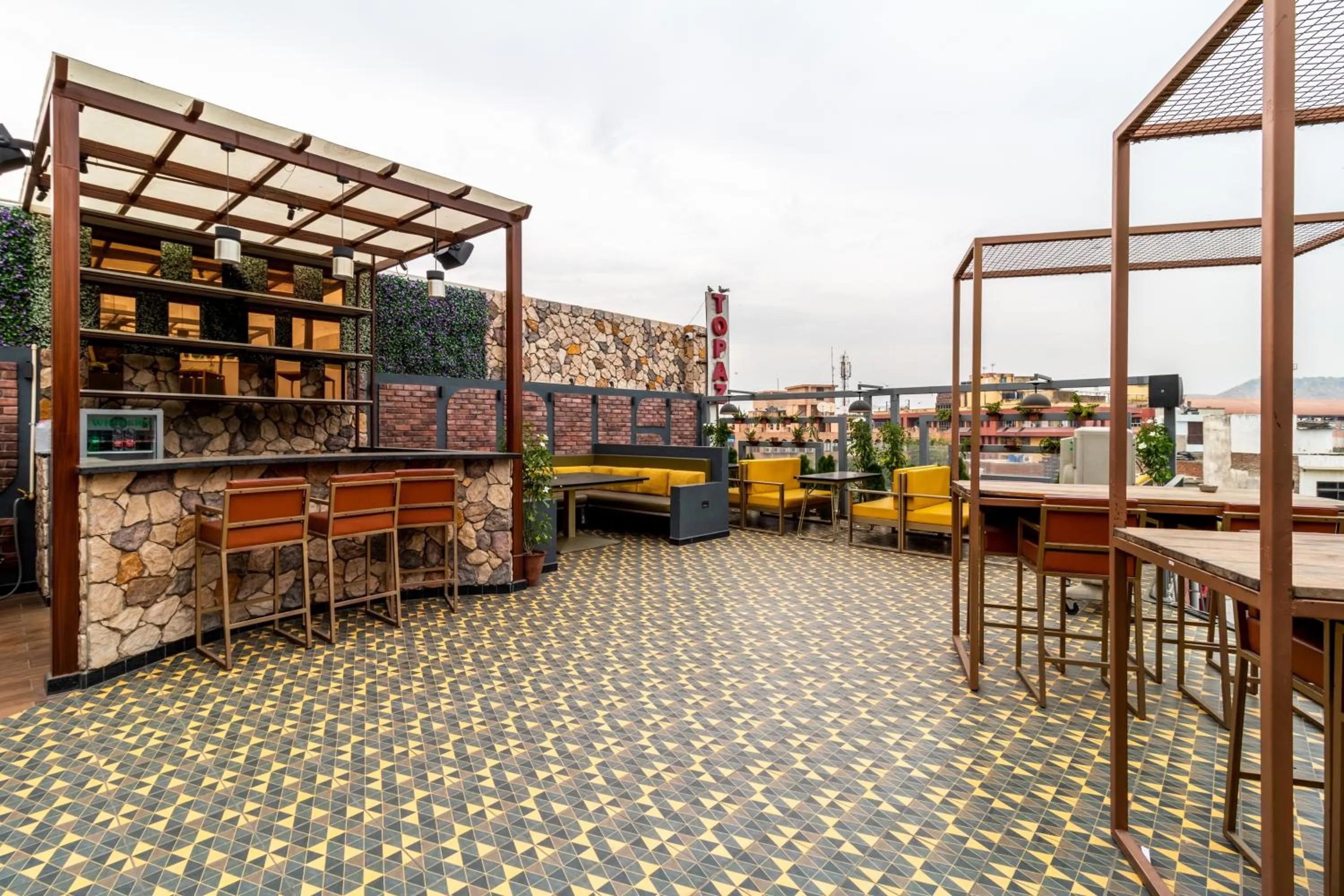 Restaurant/places to eat in Treebo Natraj - Jaipur