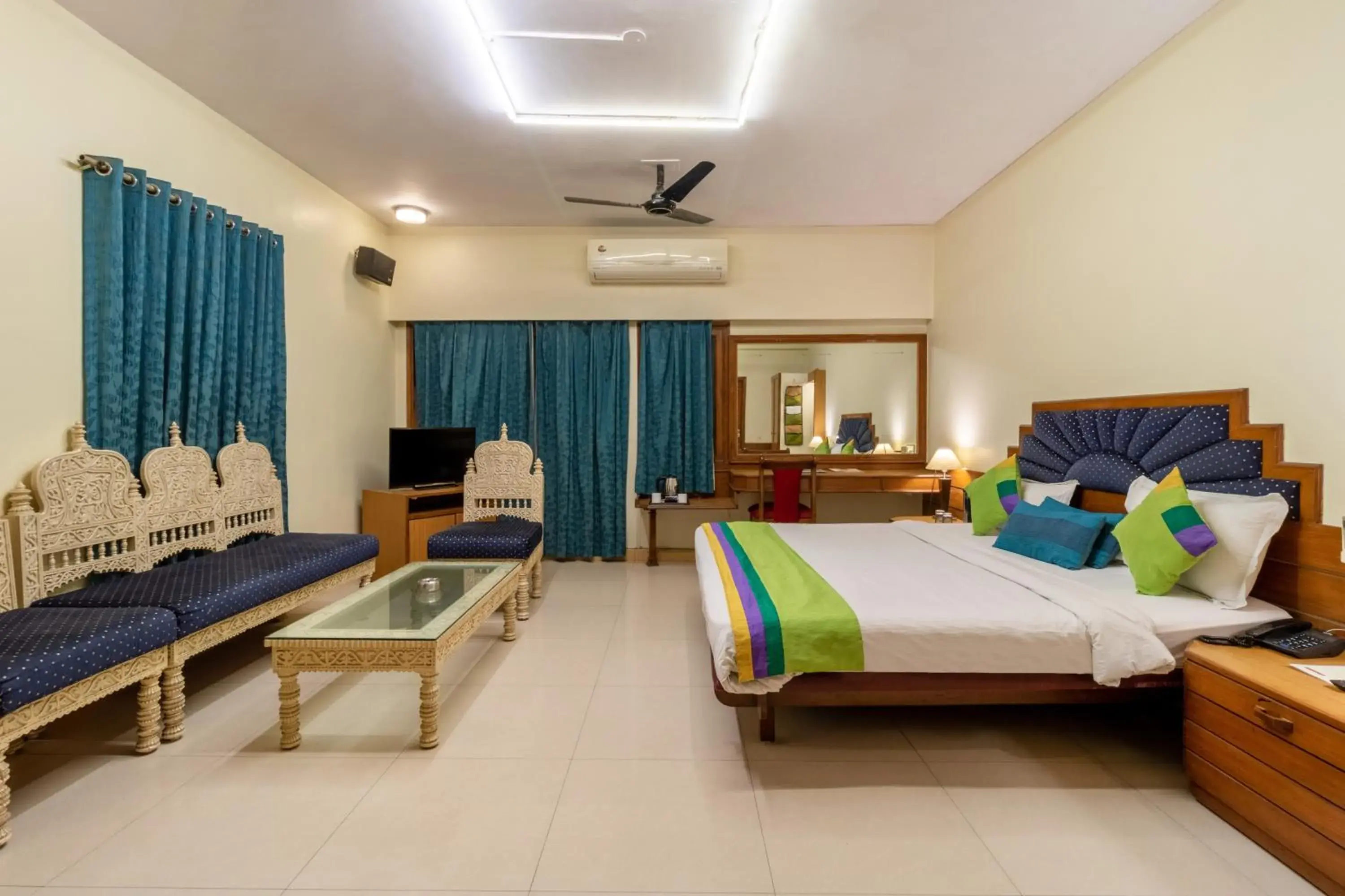 Bed in Treebo Natraj - Jaipur Bed in Treebo Natraj - Jaipur