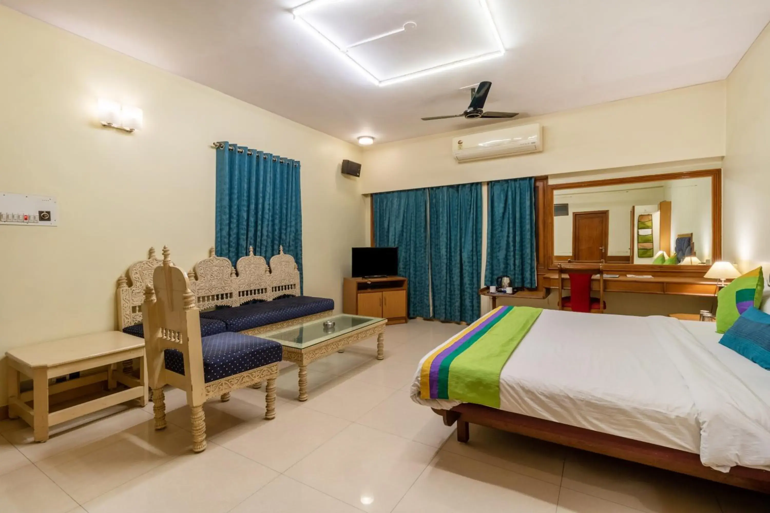 Bed in Treebo Natraj - Jaipur Bed in Treebo Natraj - Jaipur