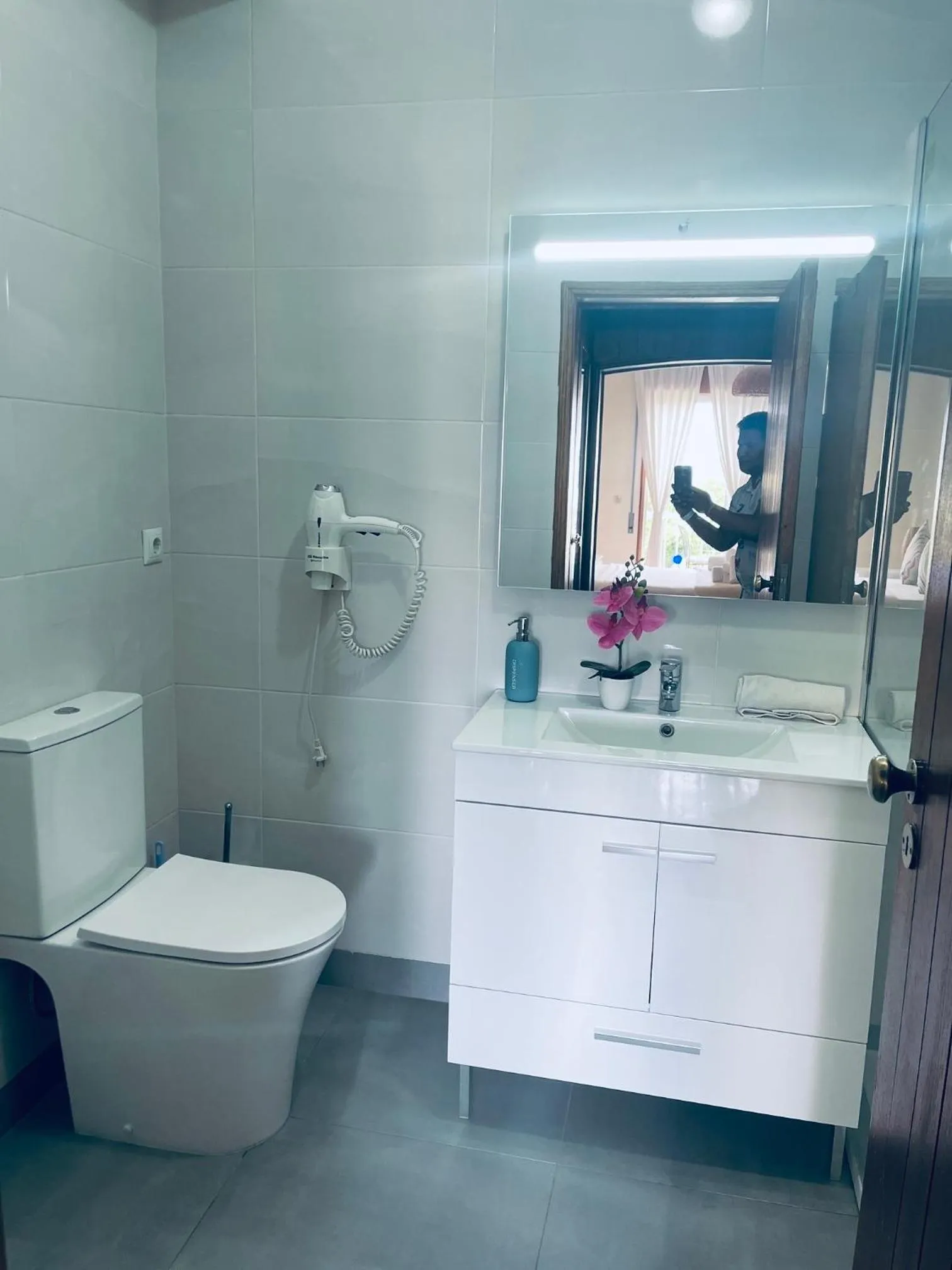 Bathroom in Origami Porto Residência & Hostel