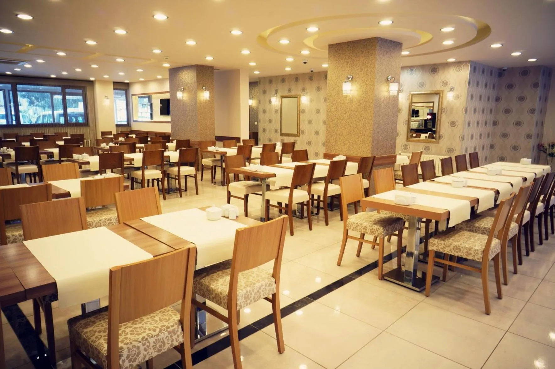 Restaurant/places to eat in Hotel Helen Park