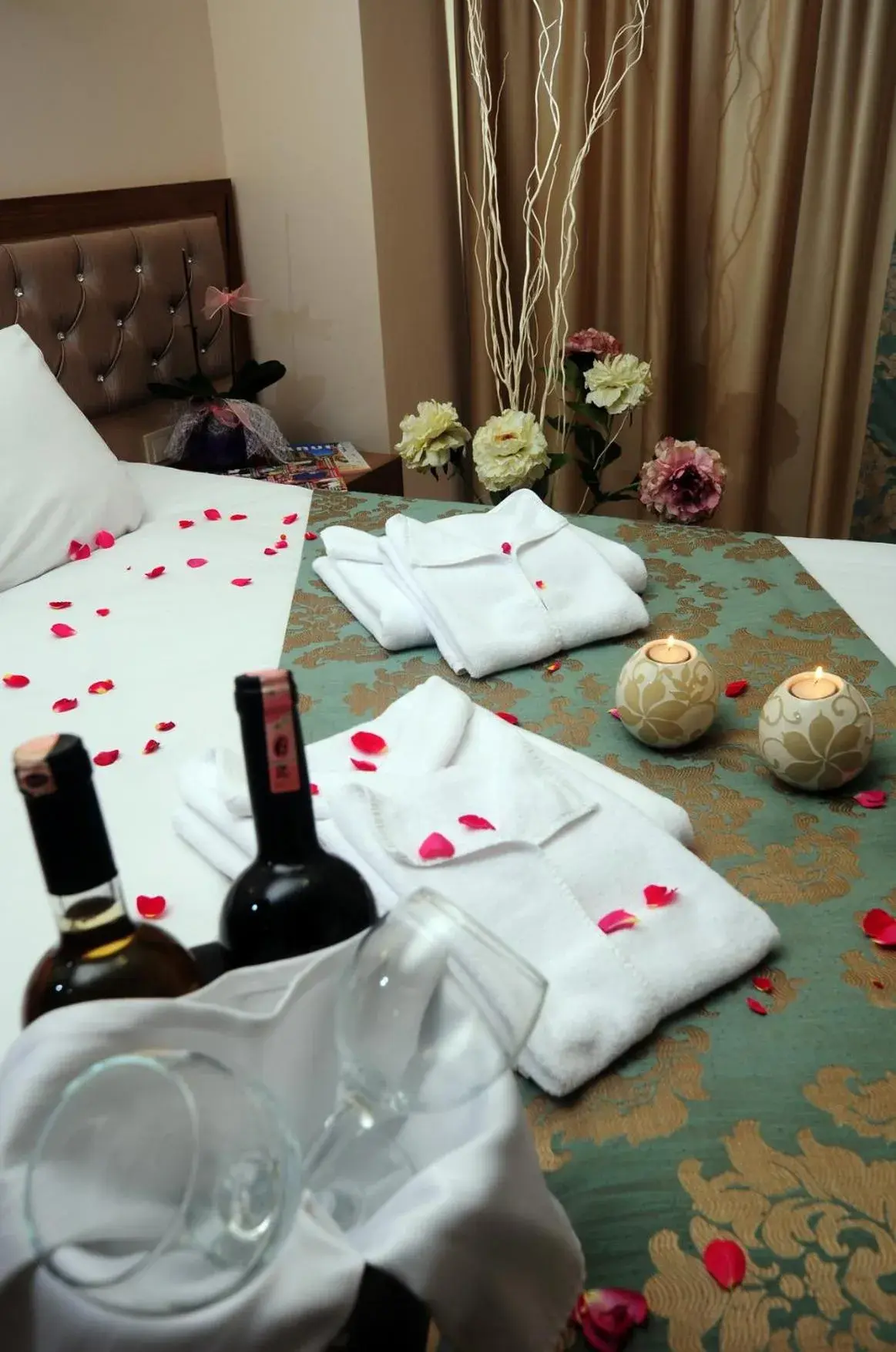 Decorative detail, Bed in Hotel Helen Park Decorative detail, Bed in Hotel Helen Park