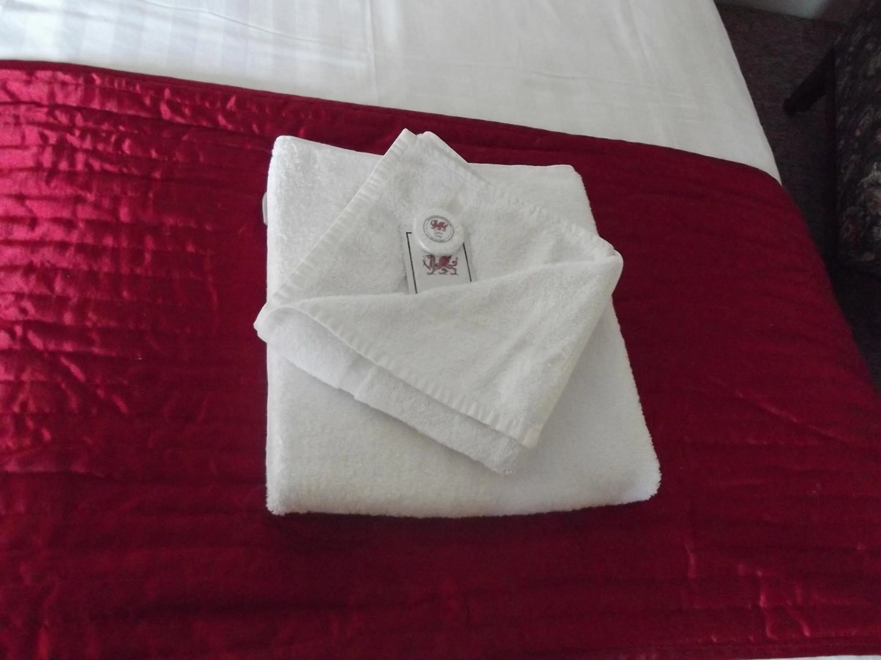 towels, Bed in Plas Coch Hotel Ltd