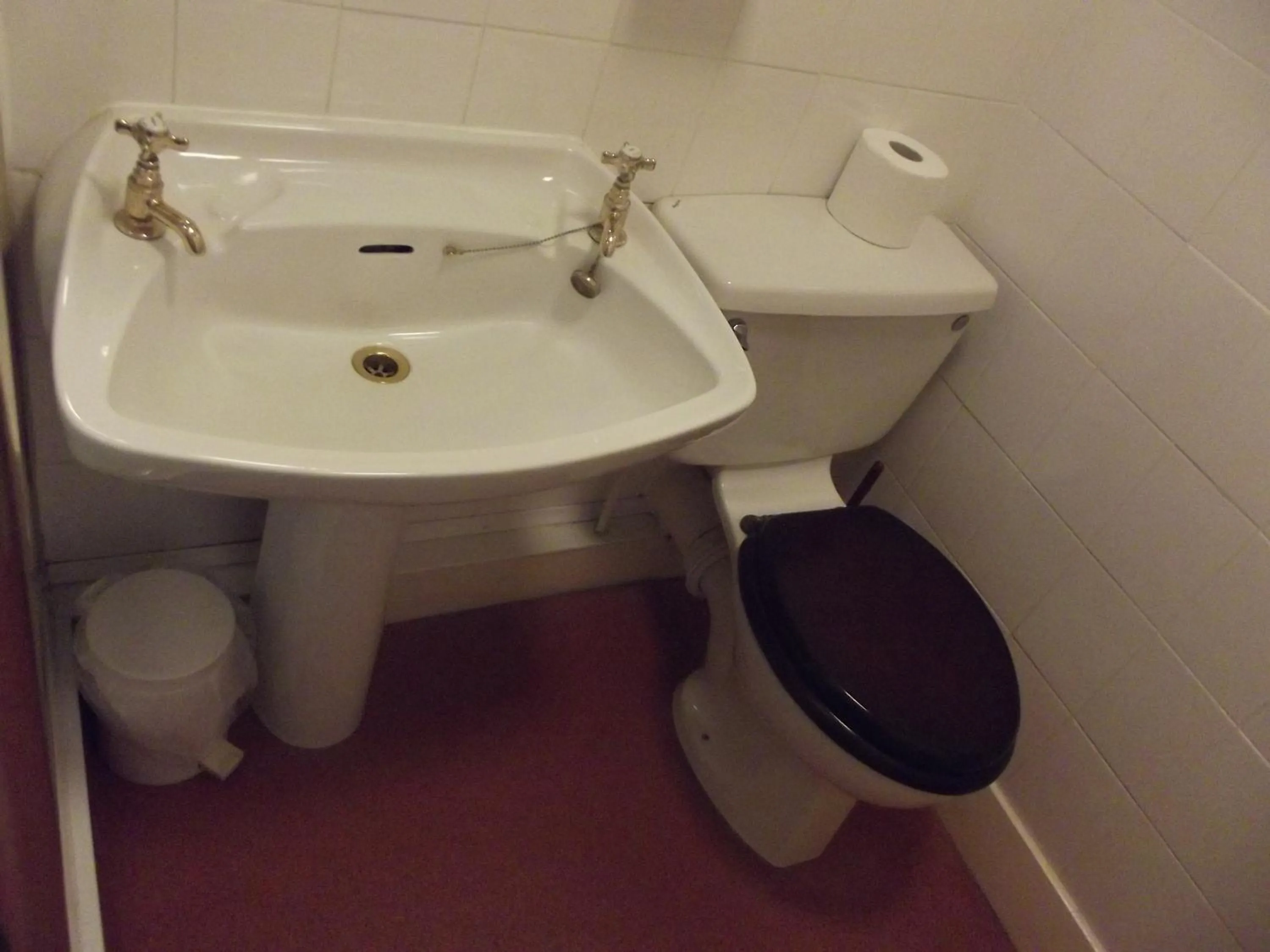 Toilet in Plas Coch Hotel Ltd