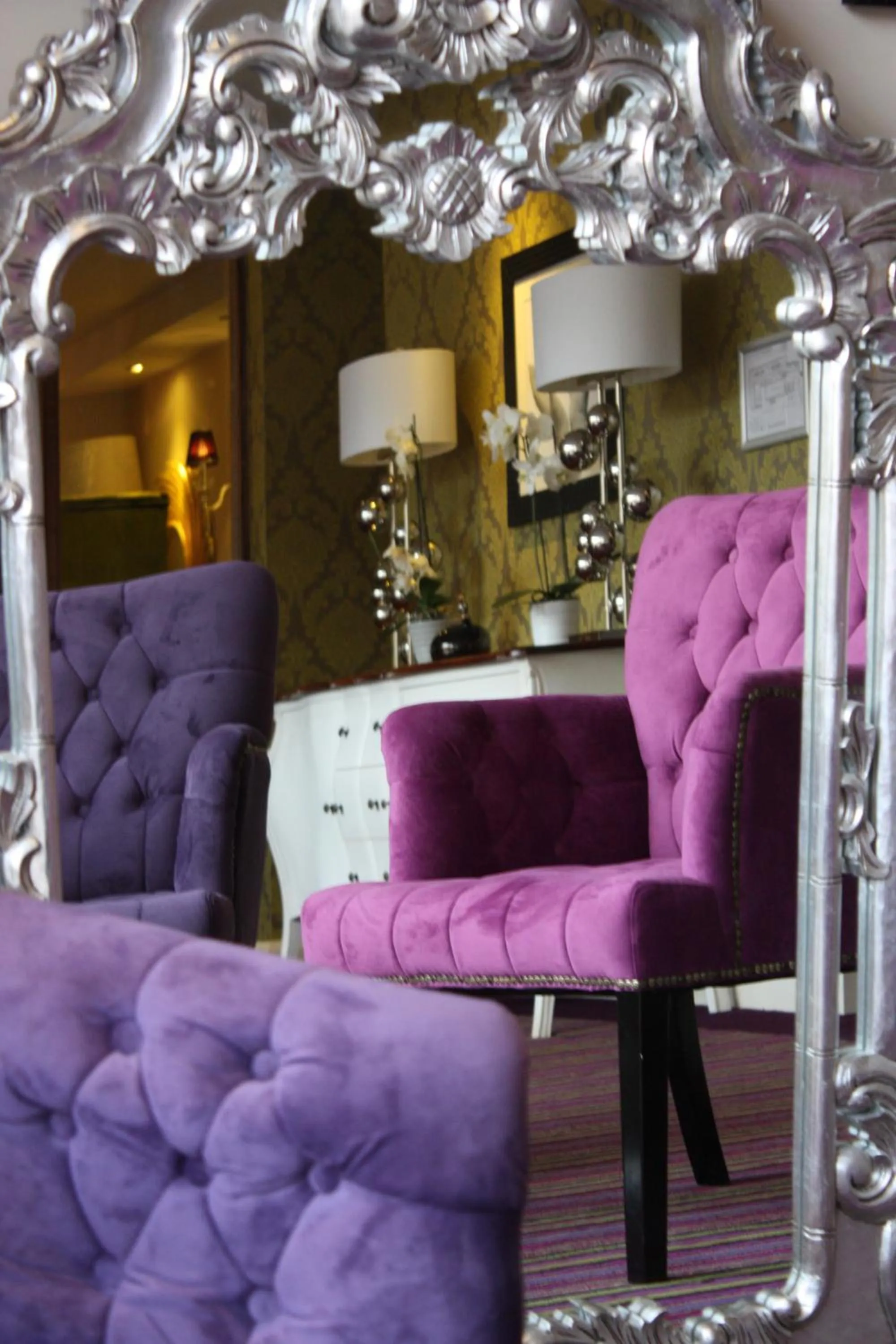 Communal lounge/ TV room in The Talbot Hotel