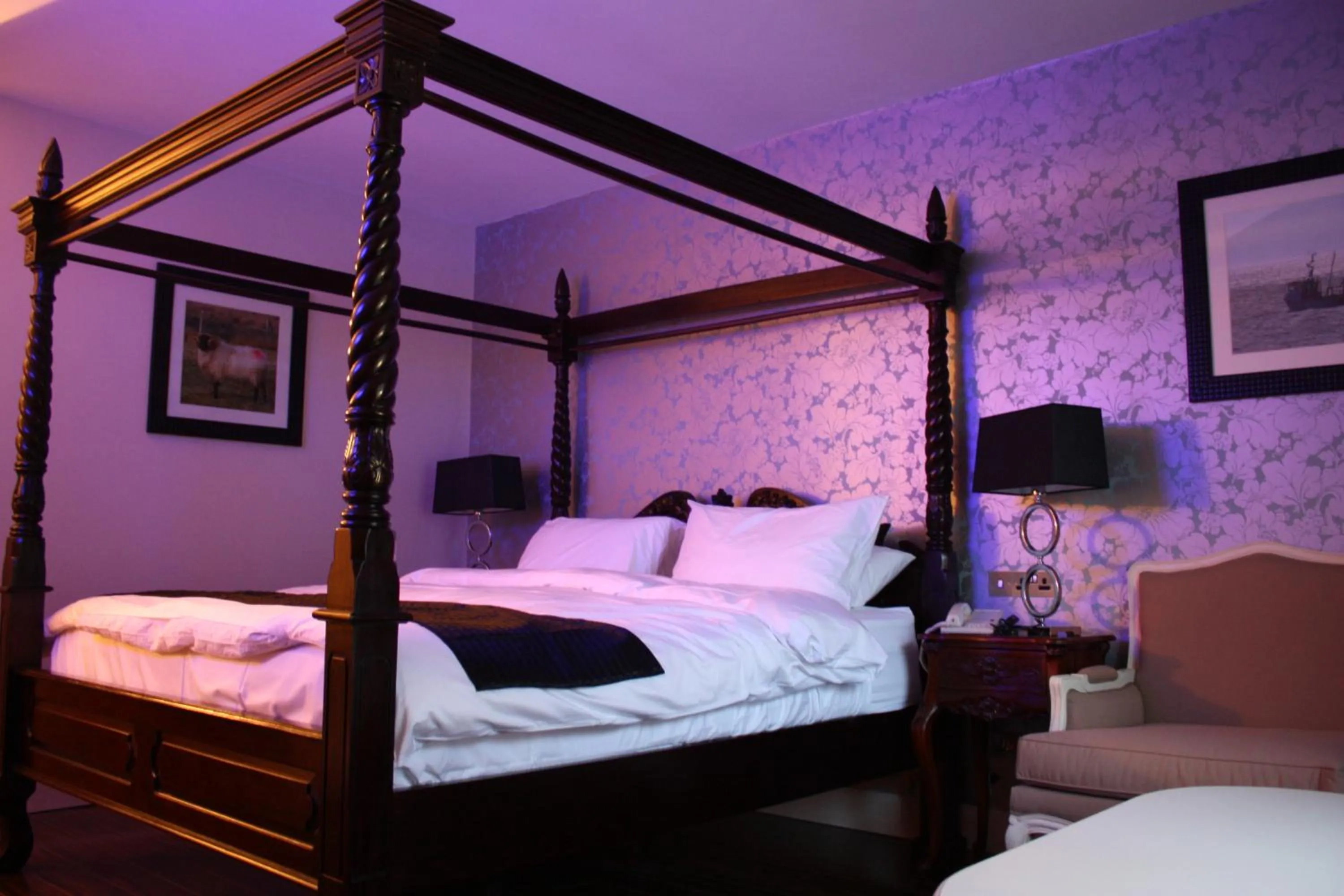Bed in The Talbot Hotel