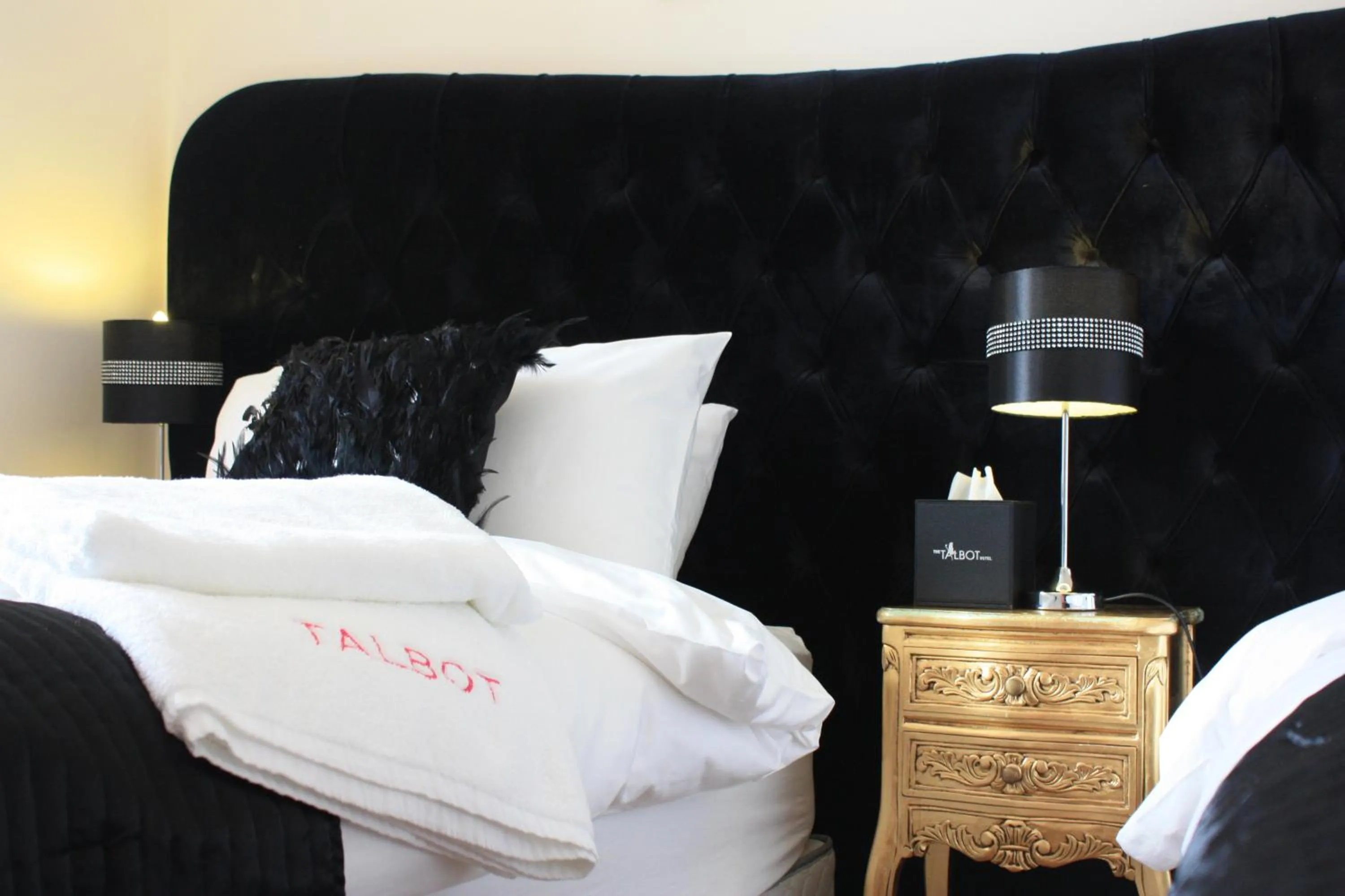 Bed in The Talbot Hotel