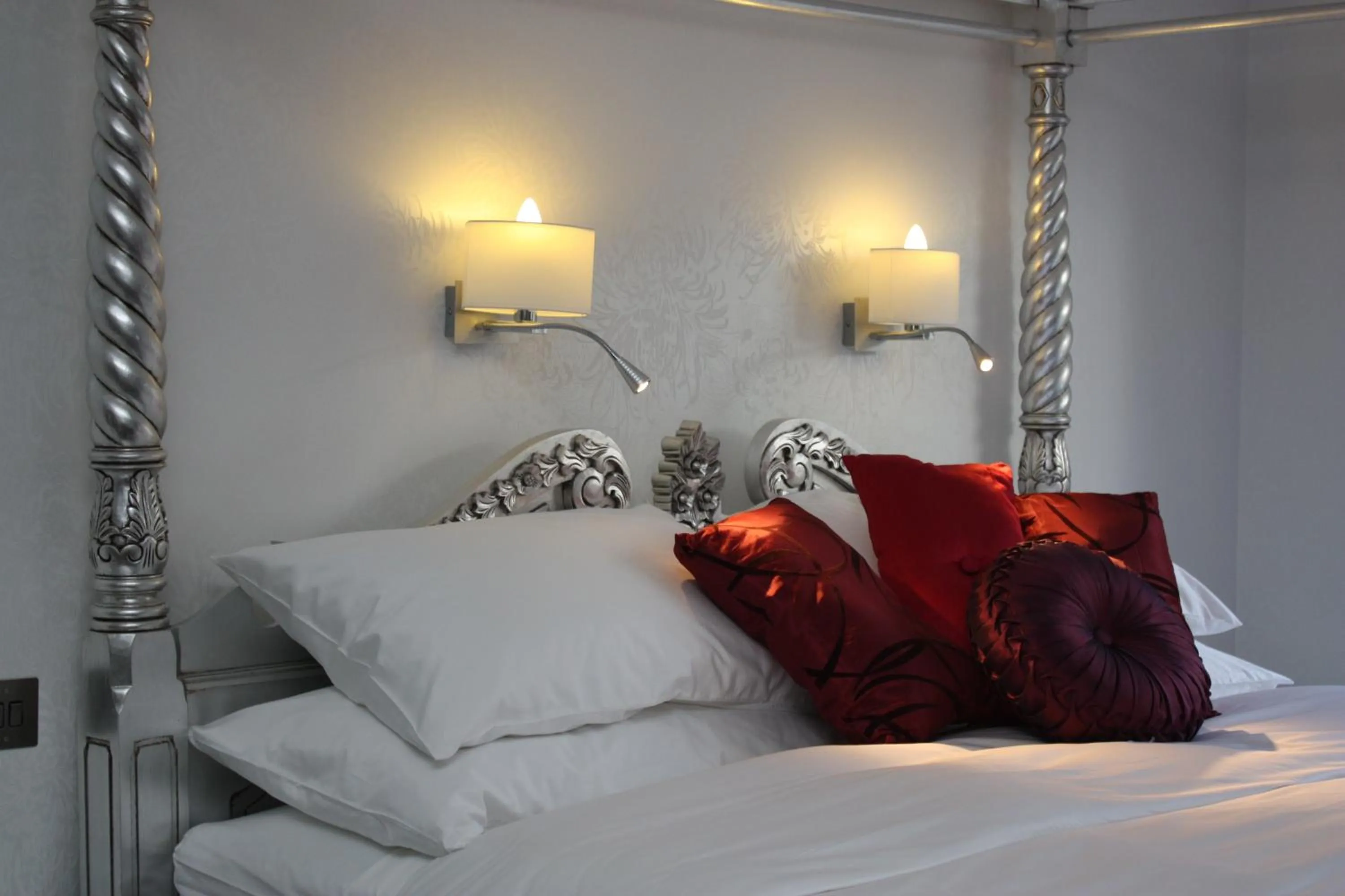 Bed in The Talbot Hotel