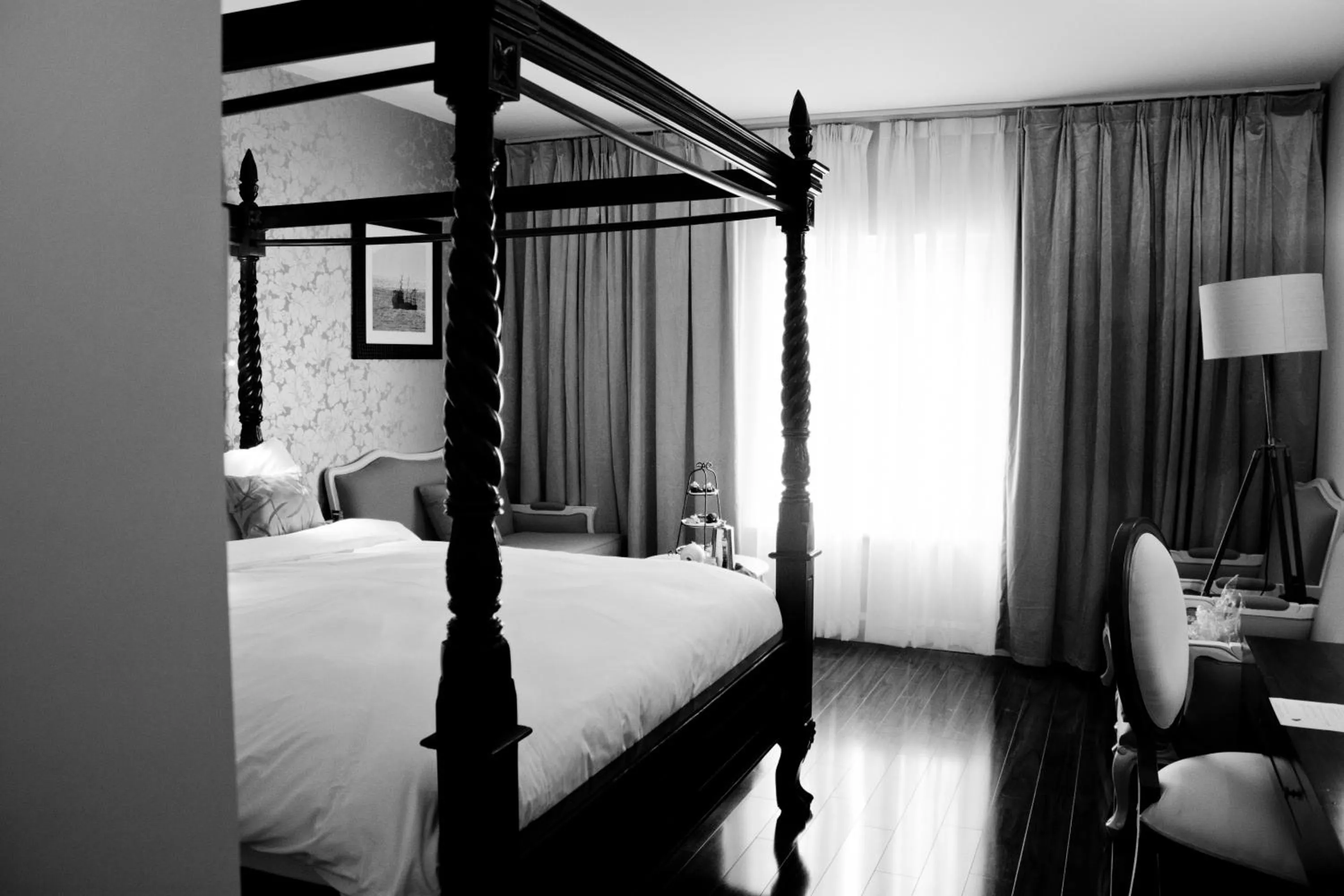 Bedroom, Bed in The Talbot Hotel