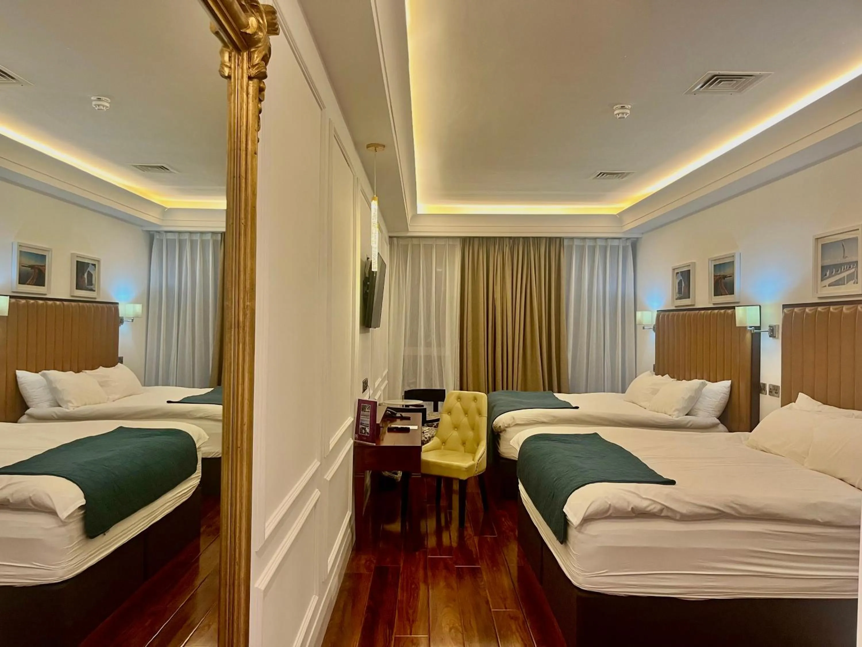 Bed in The Talbot Hotel